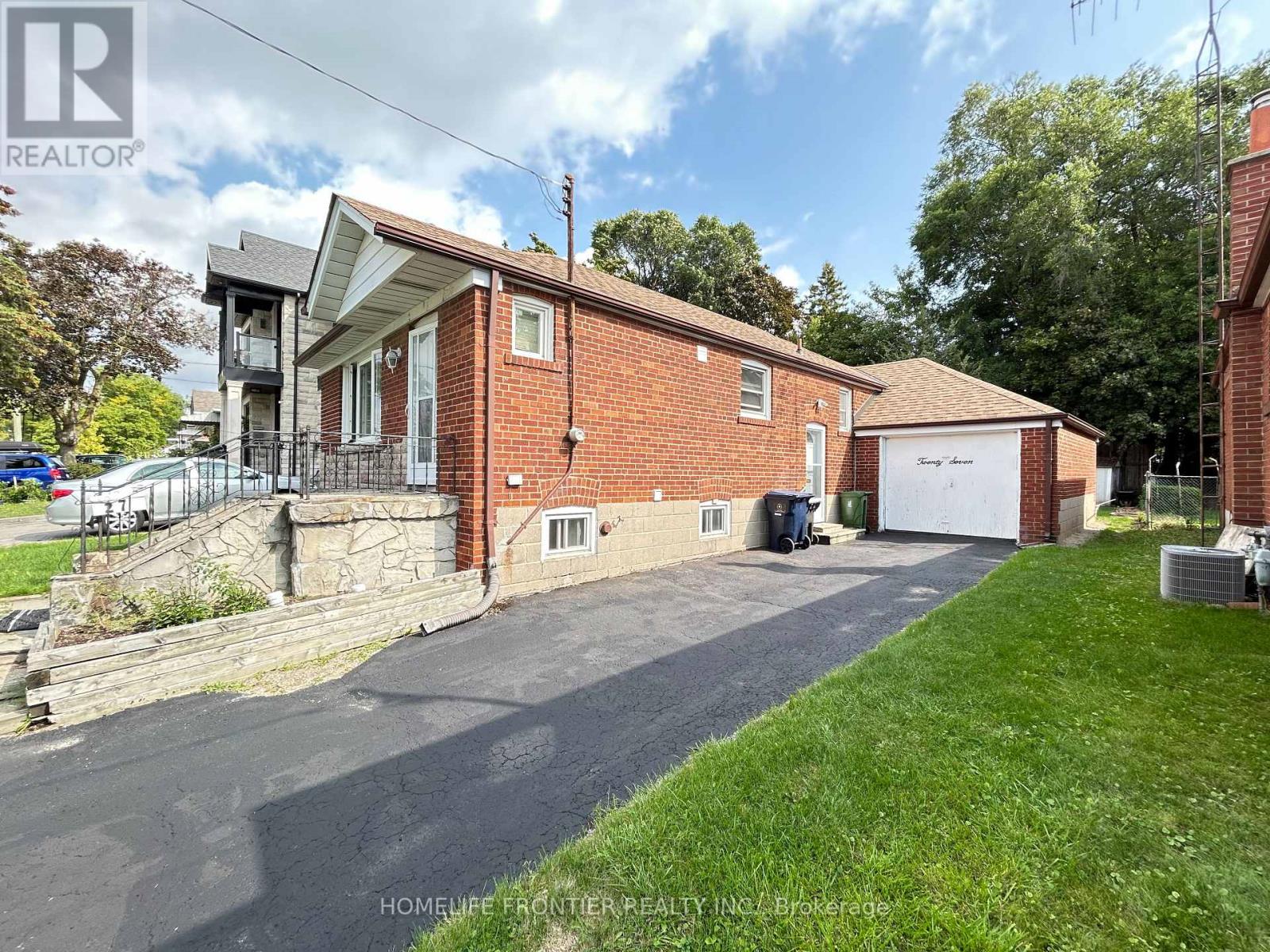 27 Rensburg Drive, Toronto, Ontario  M1K 3A2 - Photo 4 - E12436217