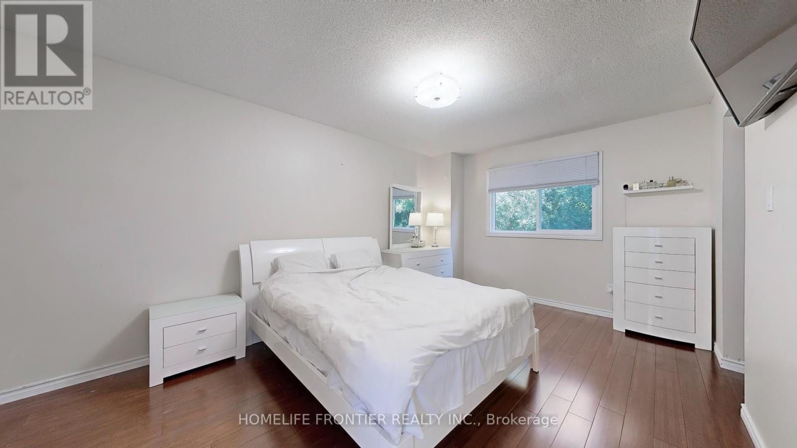 1644 Holly Hedge Drive, Pickering, Ontario  L1X 2G2 - Photo 9 - E12436230