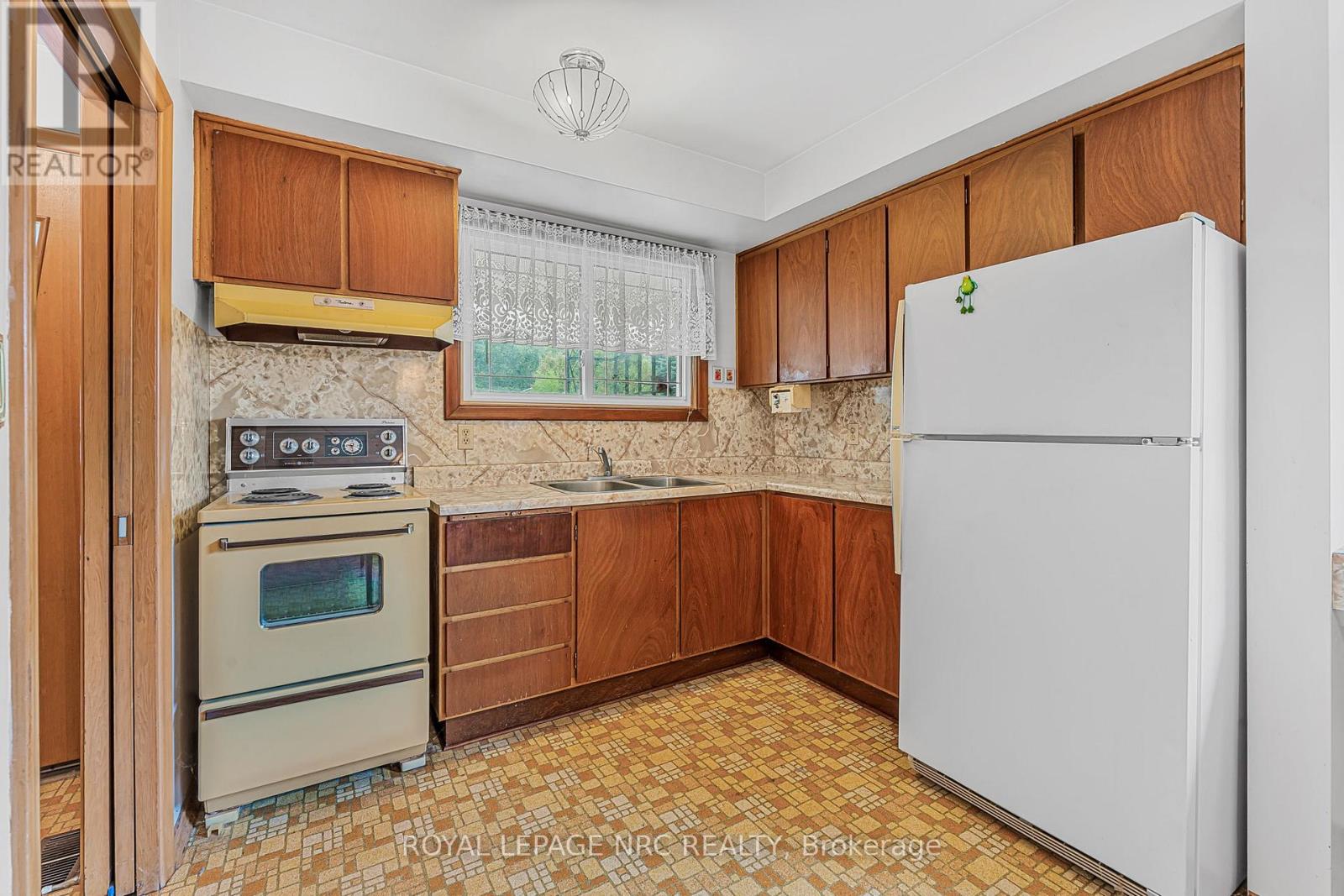 269 Rainbow Drive, Hamilton (Corman), Ontario  L8K 4G3 - Photo 10 - X12436332