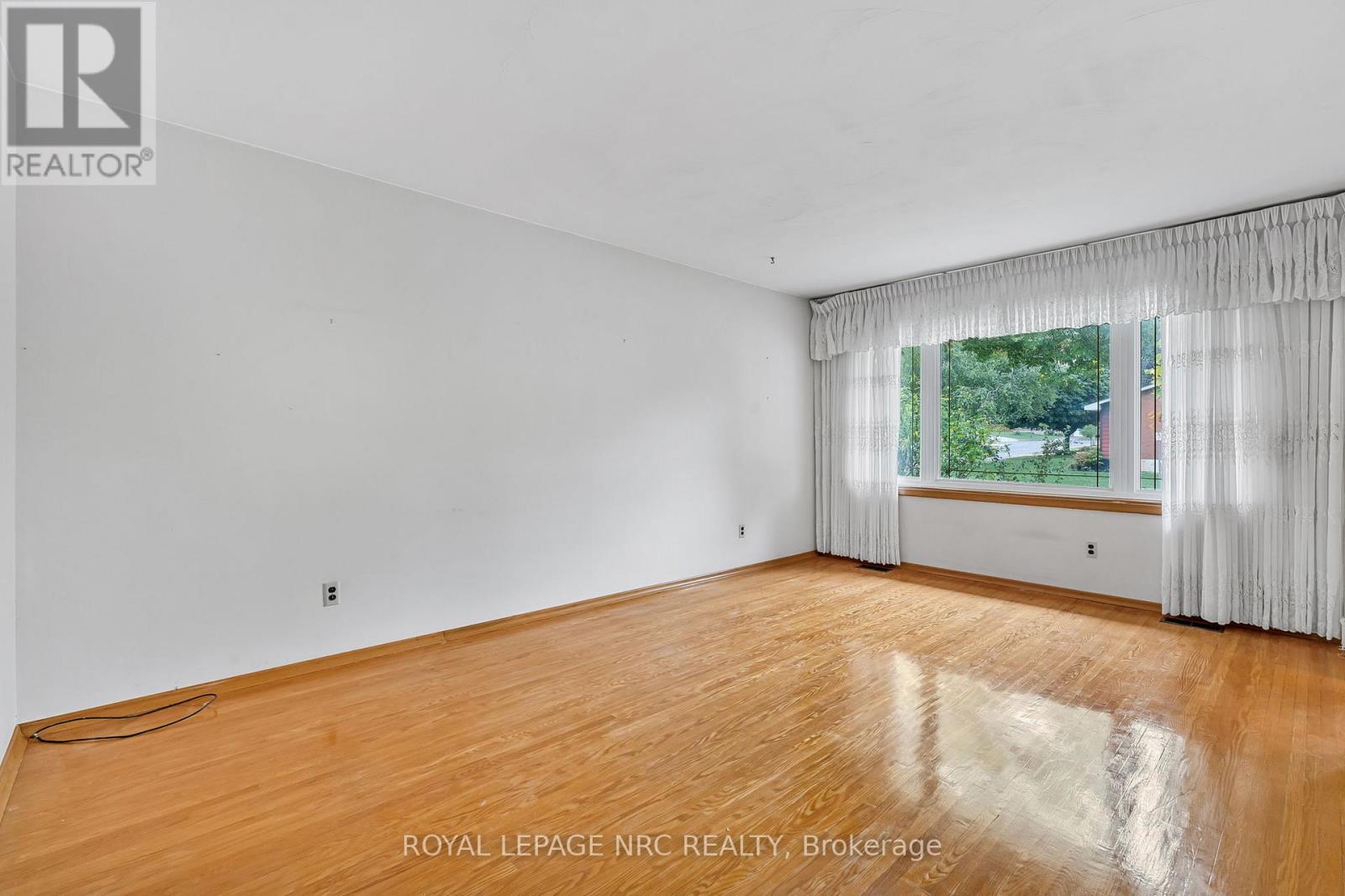 269 Rainbow Drive, Hamilton (Corman), Ontario  L8K 4G3 - Photo 14 - X12436332