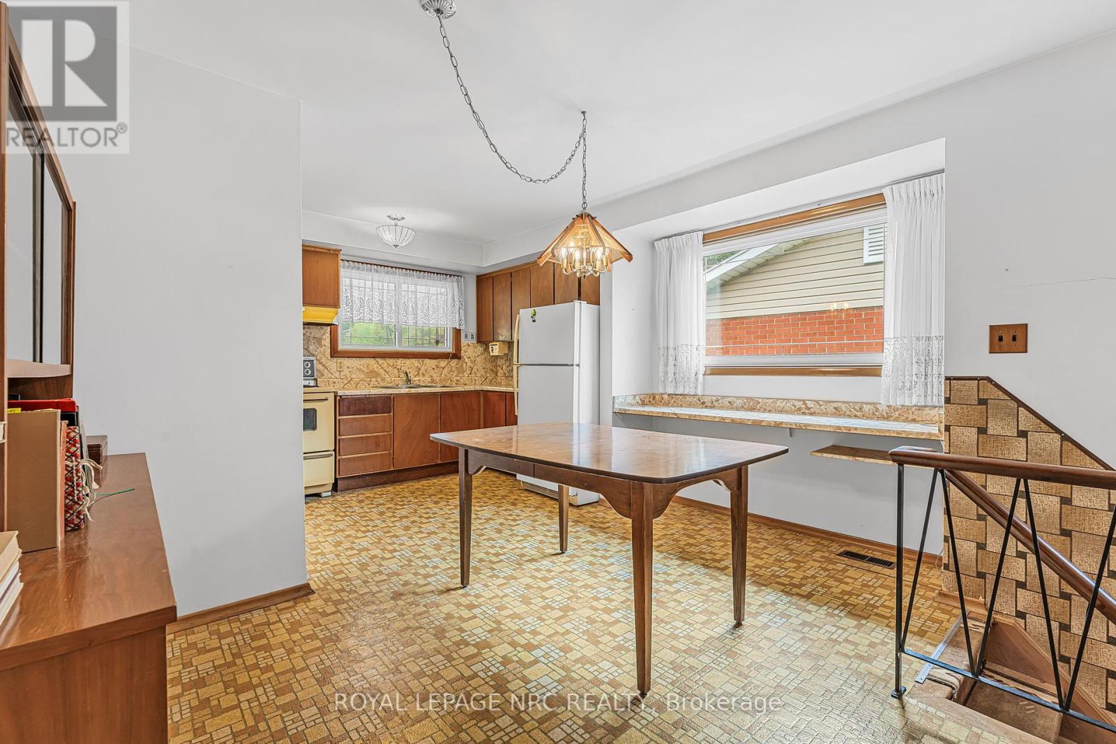 269 Rainbow Drive, Hamilton (Corman), Ontario  L8K 4G3 - Photo 18 - X12436332
