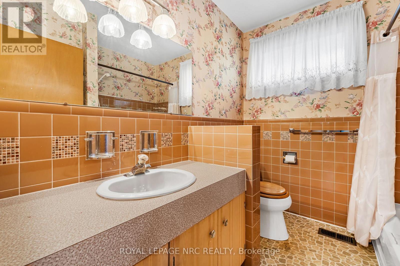 269 Rainbow Drive, Hamilton (Corman), Ontario  L8K 4G3 - Photo 22 - X12436332