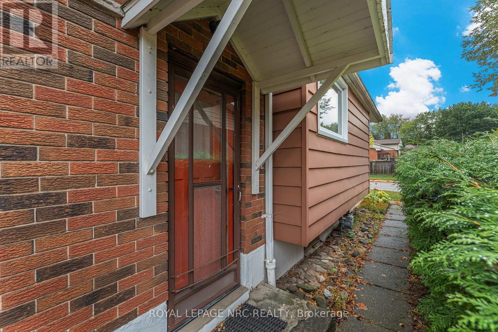 269 Rainbow Drive, Hamilton (Corman), Ontario  L8K 4G3 - Photo 4 - X12436332