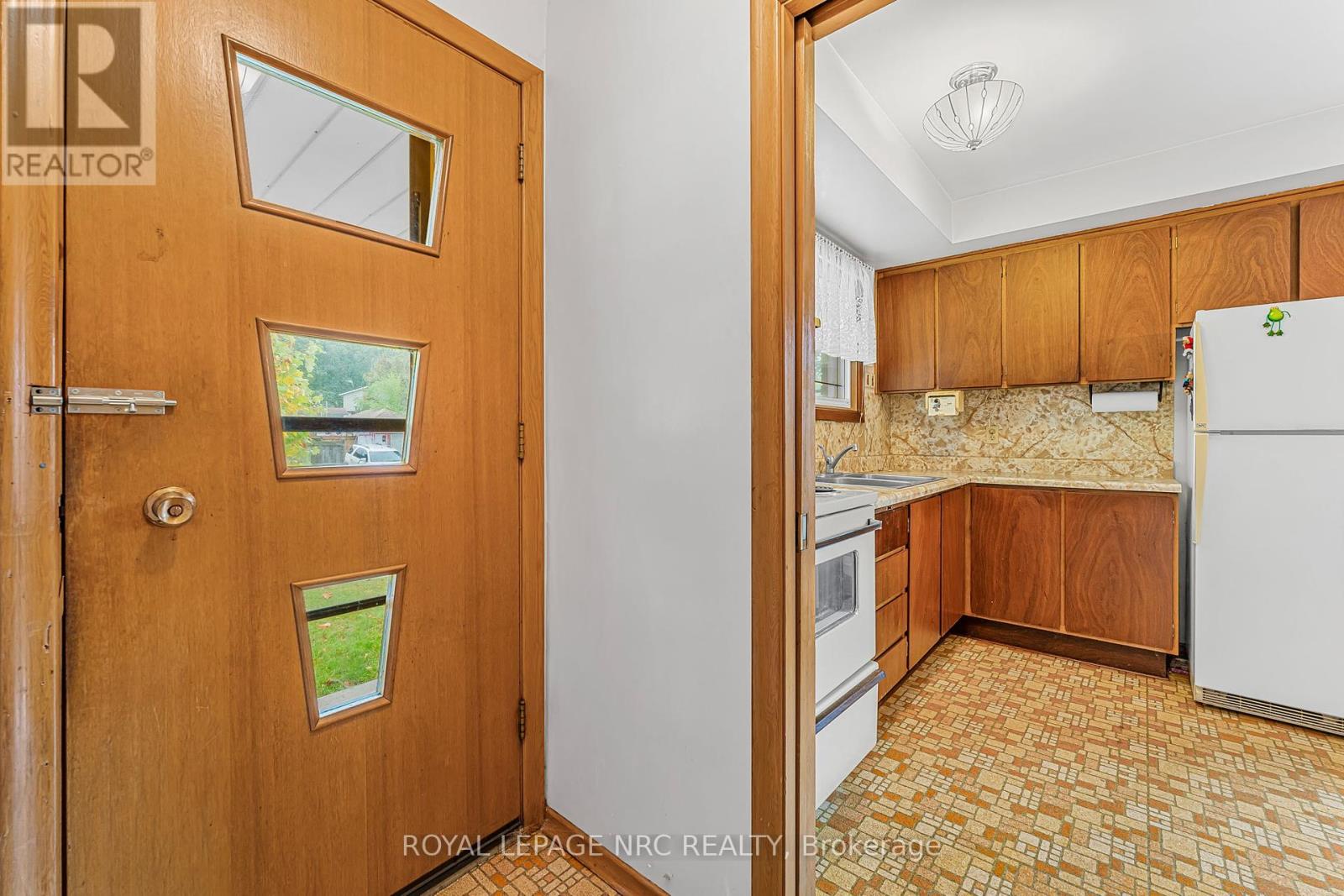 269 Rainbow Drive, Hamilton (Corman), Ontario  L8K 4G3 - Photo 8 - X12436332