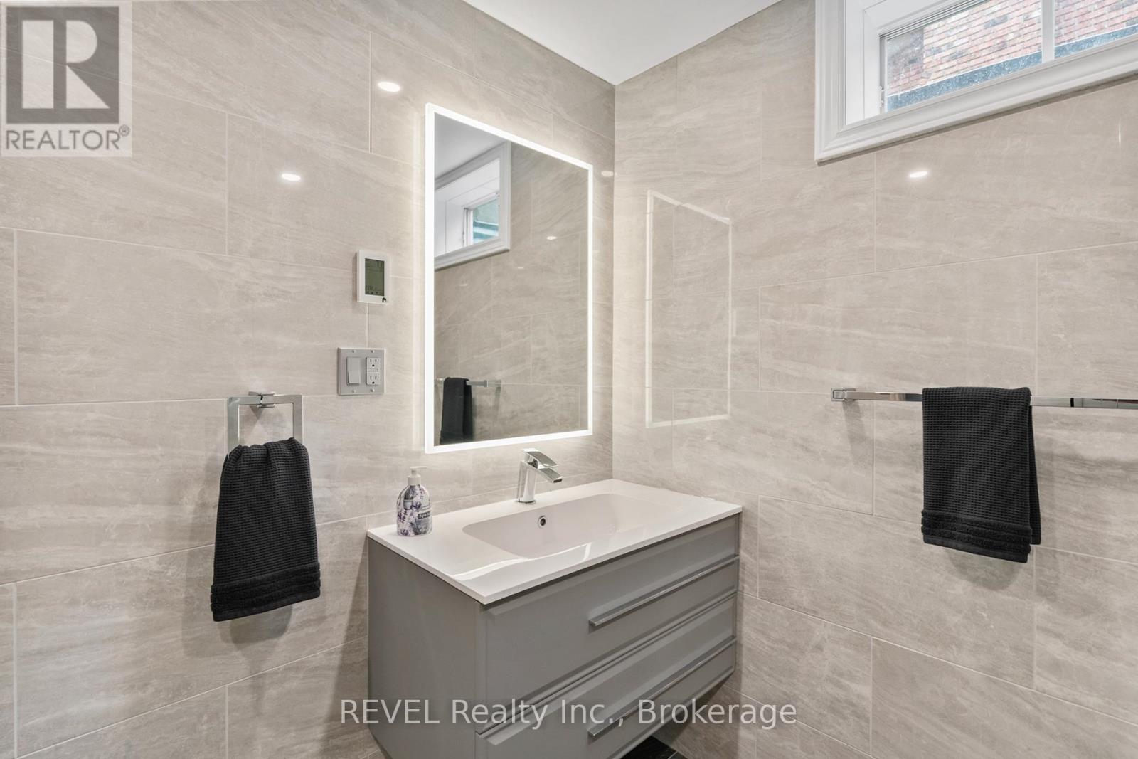78 Sovereign Drive, St. Catharines (Glendale/glenridge), Ontario  L2T 1Z7 - Photo 35 - X12436459