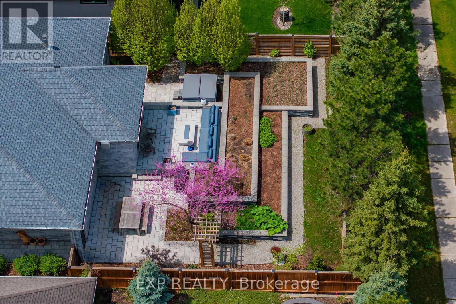 14 Angels Drive, Niagara-On-The-Lake (St. Davids), Ontario  L0S 1J1 - Photo 36 - X12436466