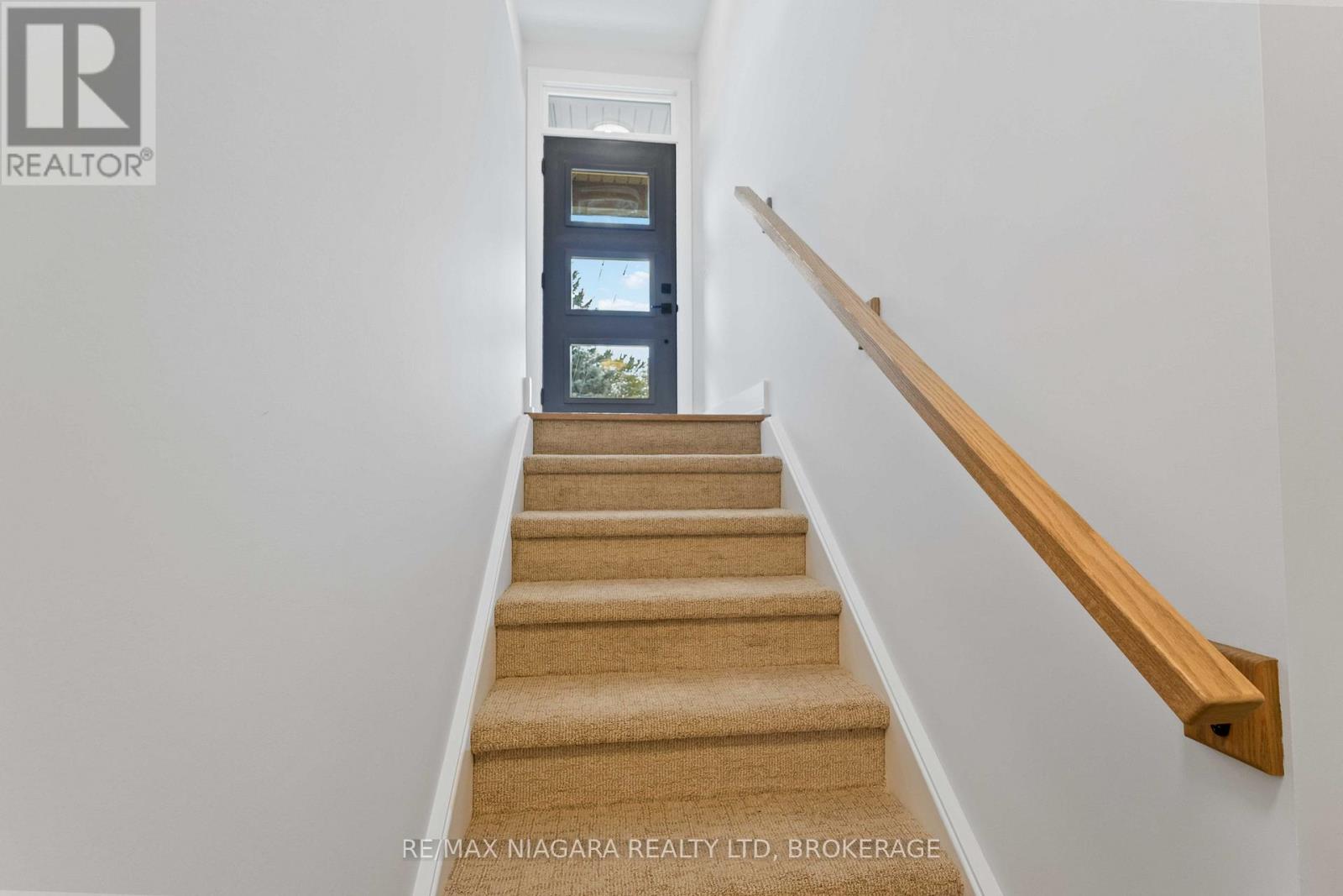 B - 37 Buchanan Road, St. Catharines (Carlton/bunting), Ontario  L2M 4R7 - Photo 2 - X12436508