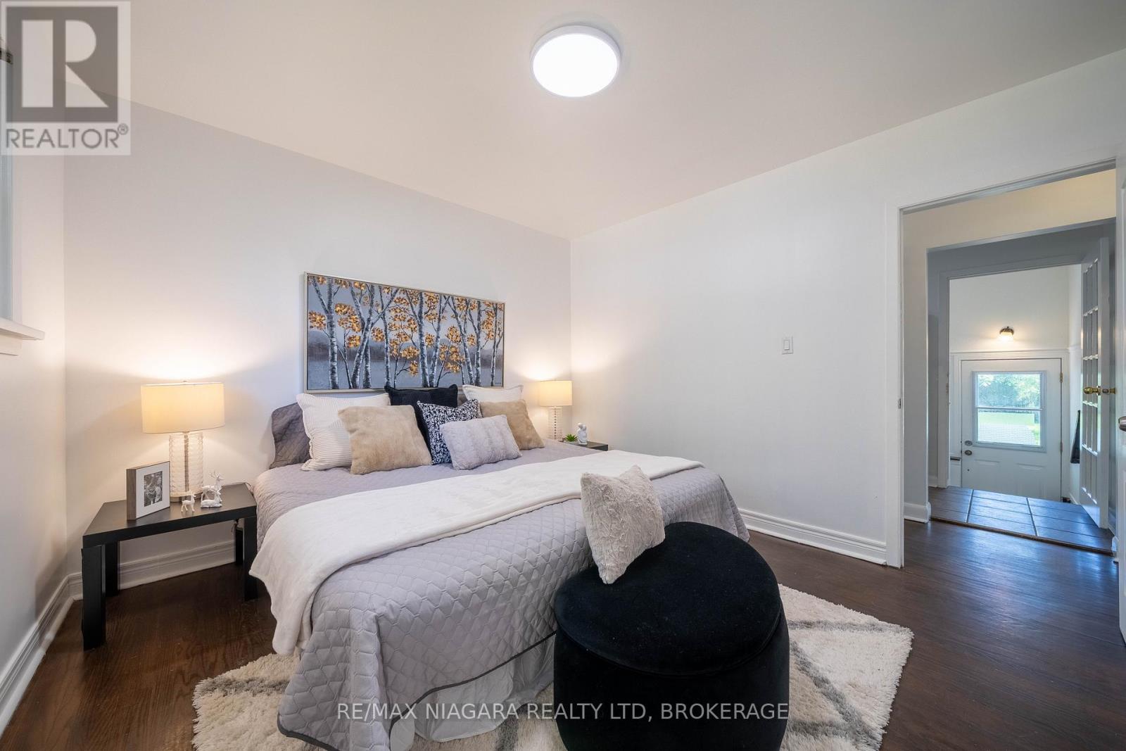 107 Village Road, St. Catharines (Glendale/glenridge), Ontario  L2T 3C3 - Photo 14 - X12436558