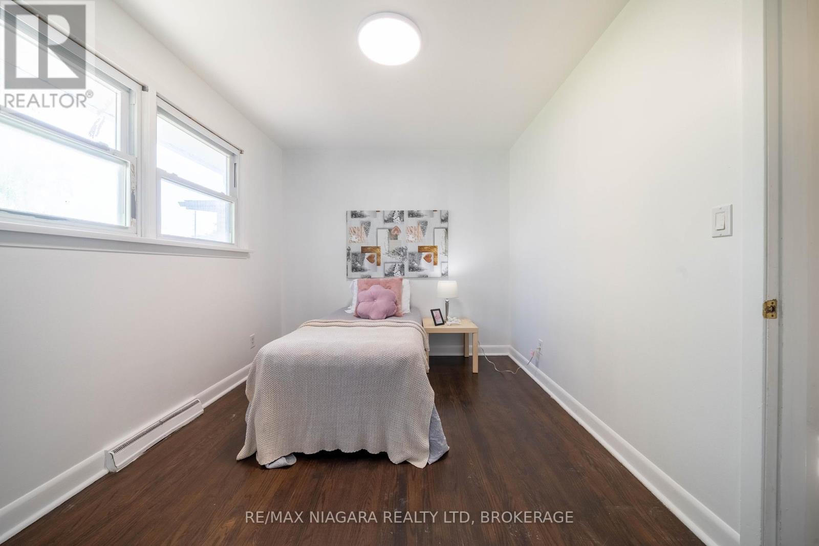 107 Village Road, St. Catharines (Glendale/glenridge), Ontario  L2T 3C3 - Photo 19 - X12436558