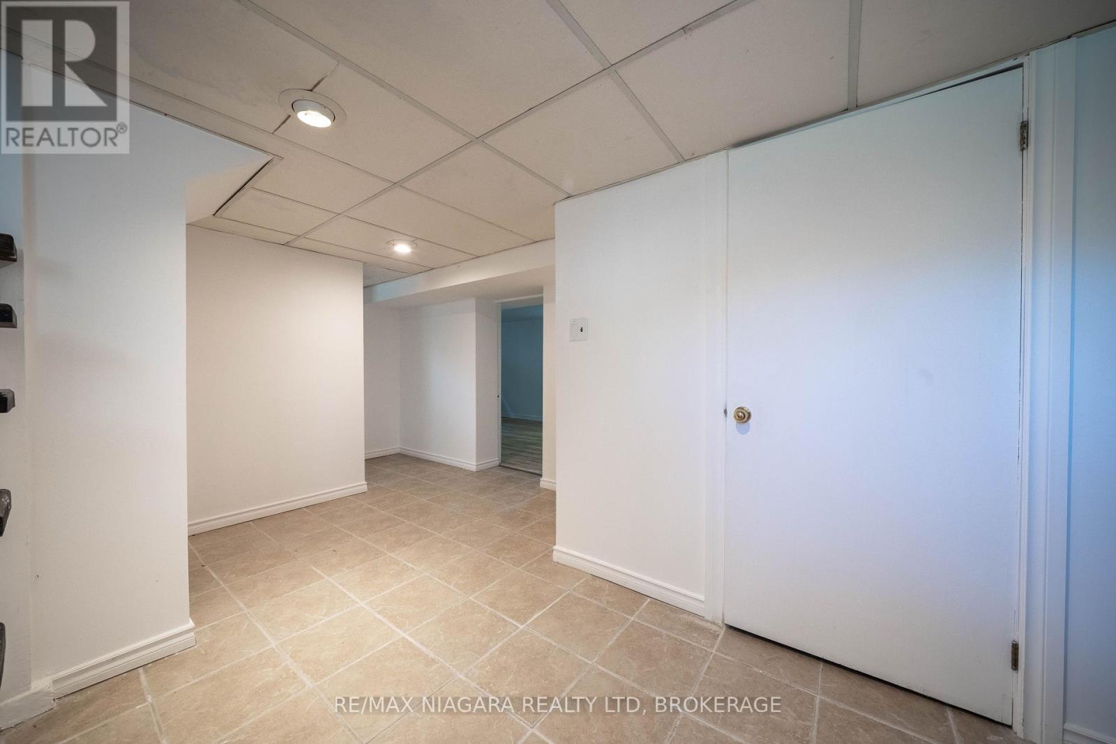 107 Village Road, St. Catharines (Glendale/glenridge), Ontario  L2T 3C3 - Photo 21 - X12436558