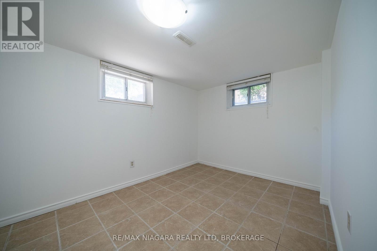 107 Village Road, St. Catharines (Glendale/glenridge), Ontario  L2T 3C3 - Photo 24 - X12436558