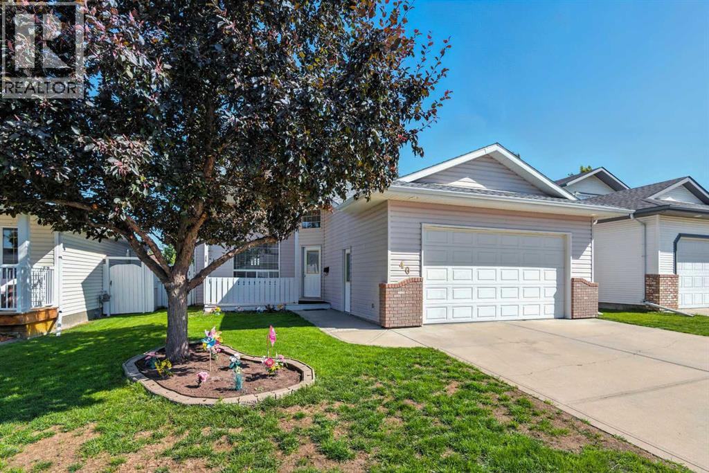 40 Ammeter Close, Red Deer, Alberta  T4R 2Y5 - Photo 2 - A2244993