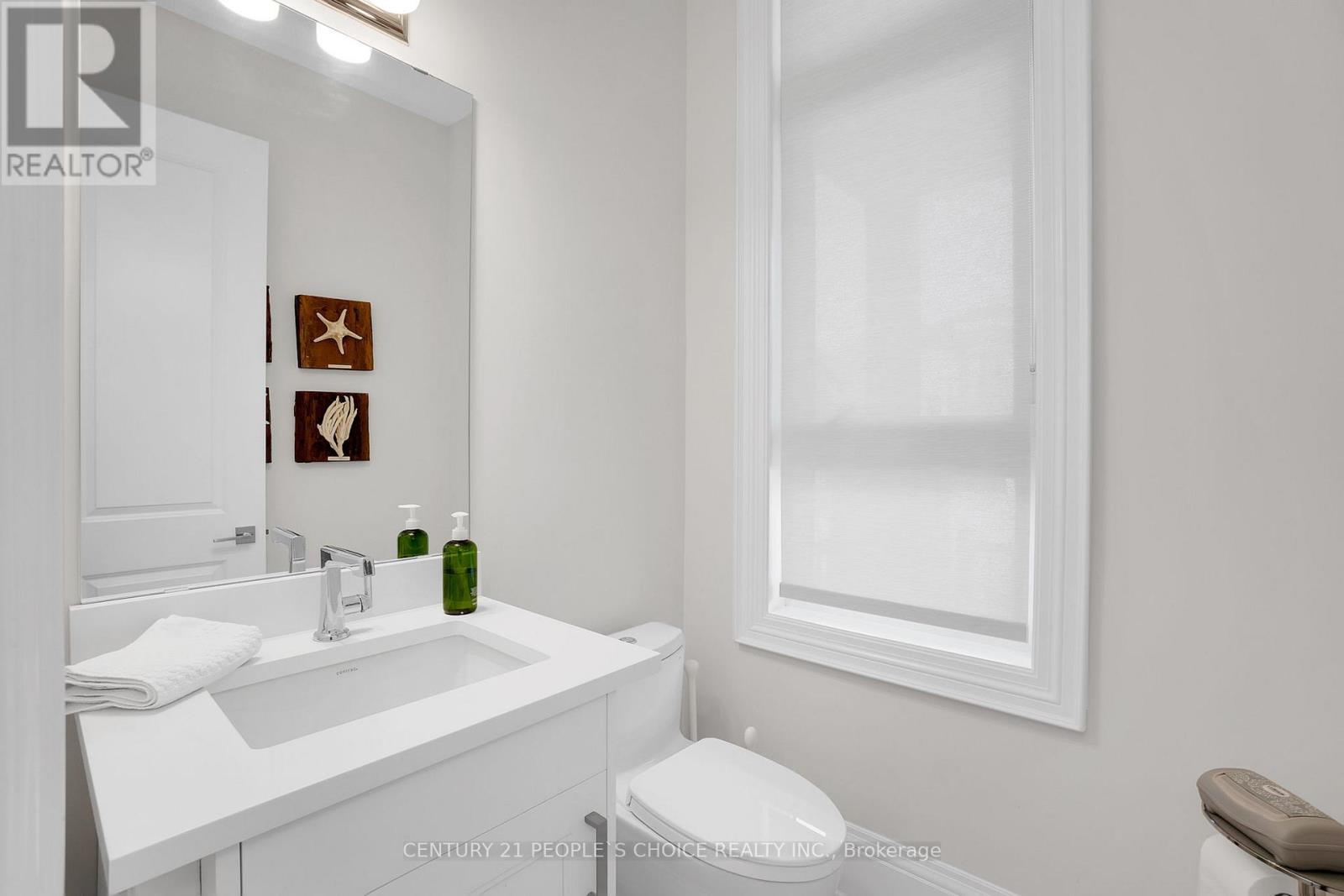 140 Wainfleet Crescent, Vaughan, Ontario  L4L 1A6 - Photo 6 - N12436250
