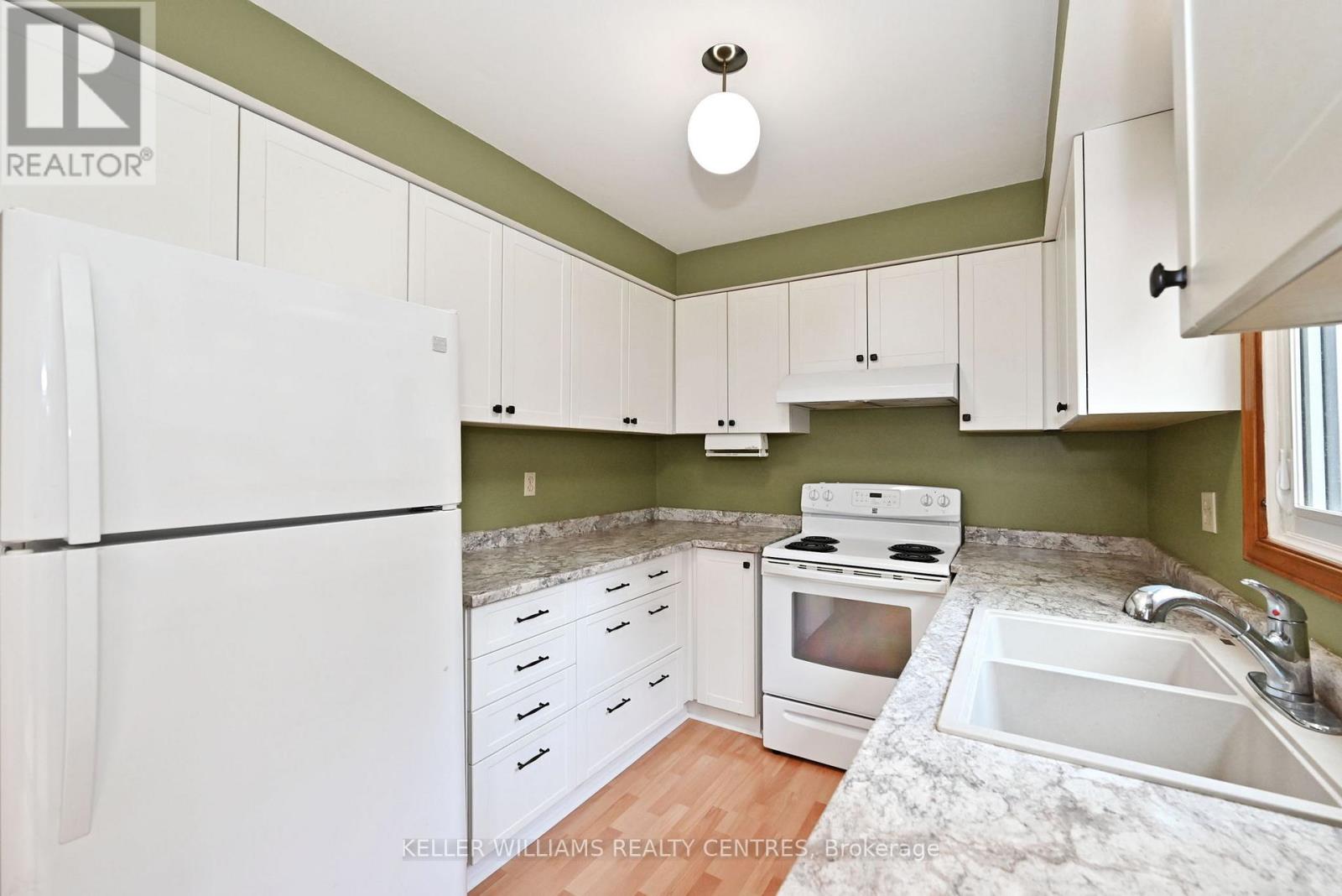 16 Lanewood Drive, Aurora, Ontario  L4G 4T7 - Photo 16 - N12436277
