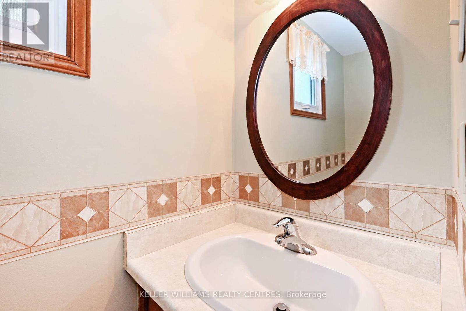 16 Lanewood Drive, Aurora, Ontario  L4G 4T7 - Photo 20 - N12436277