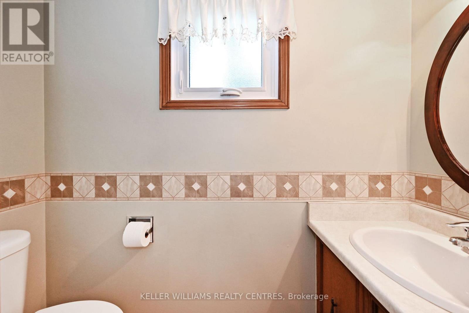 16 Lanewood Drive, Aurora, Ontario  L4G 4T7 - Photo 21 - N12436277