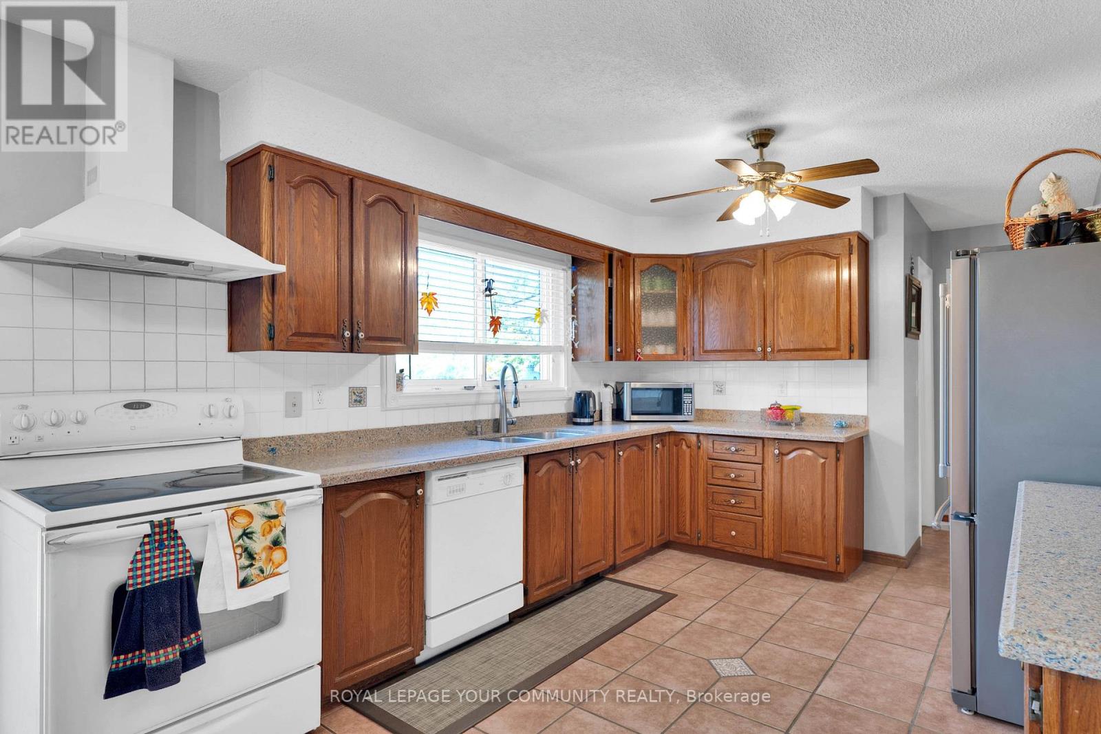 23276 Highway 48 Road, Georgina, Ontario  L0E 1L0 - Photo 18 - N12436289