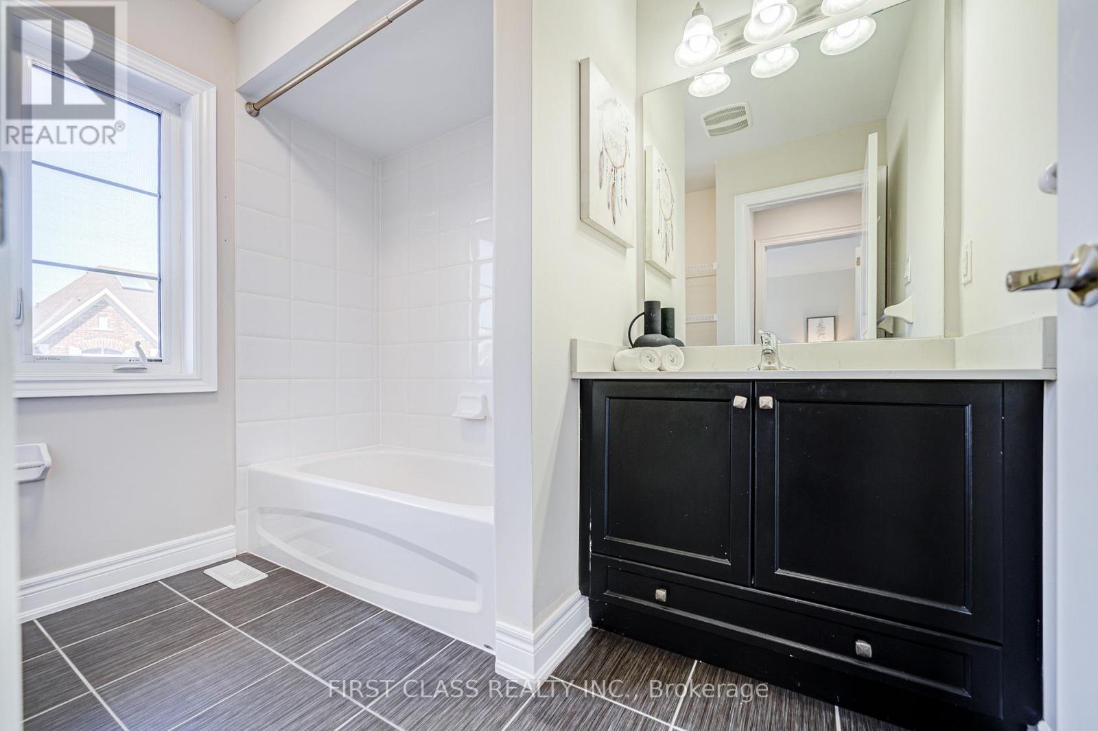 77 Diamond Jubilee Drive, Markham, Ontario  L6B 0Y5 - Photo 36 - N12436300