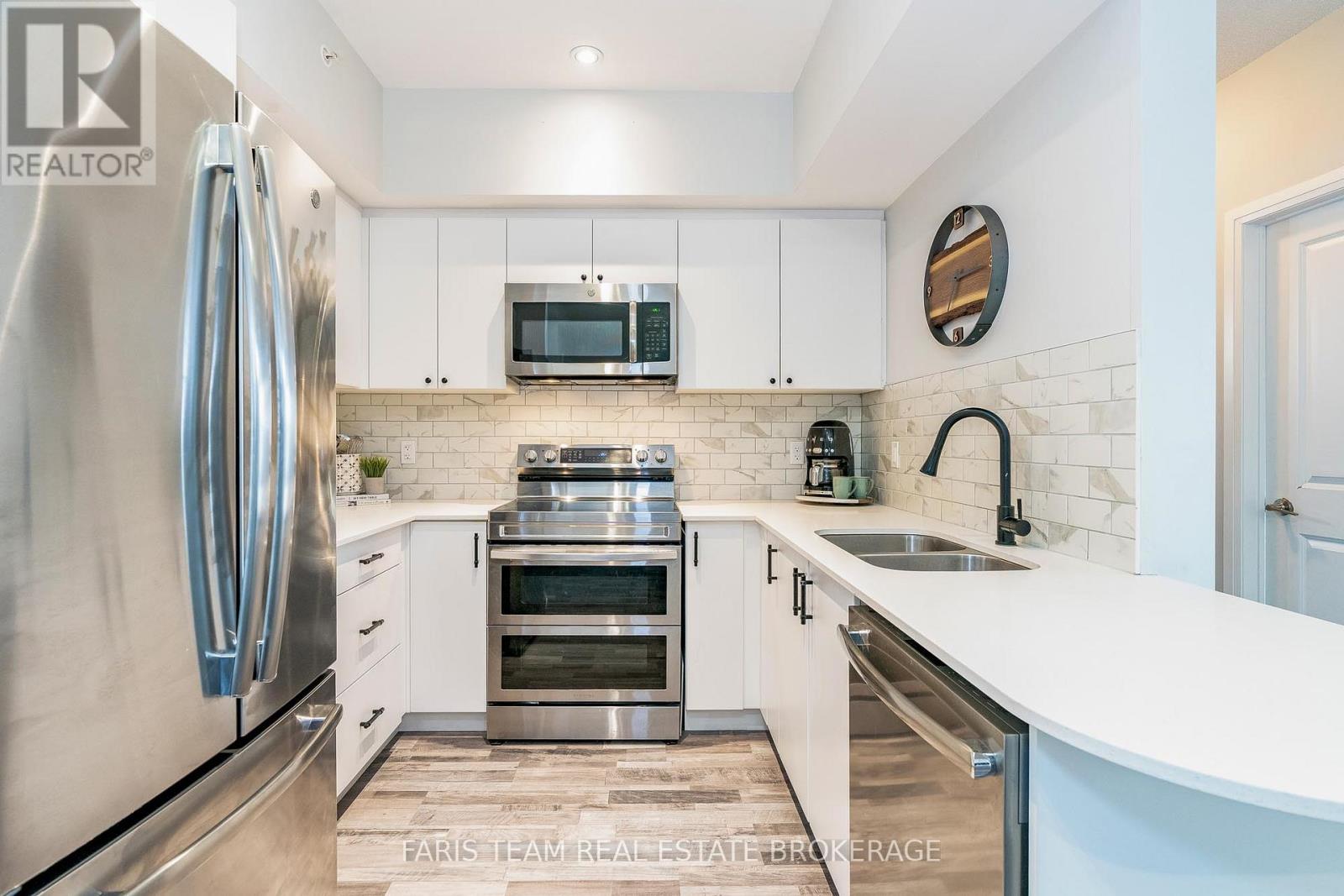 603 - 302 Essa Road, Barrie, Ontario  L9J 0H3 - Photo 6 - S12436225