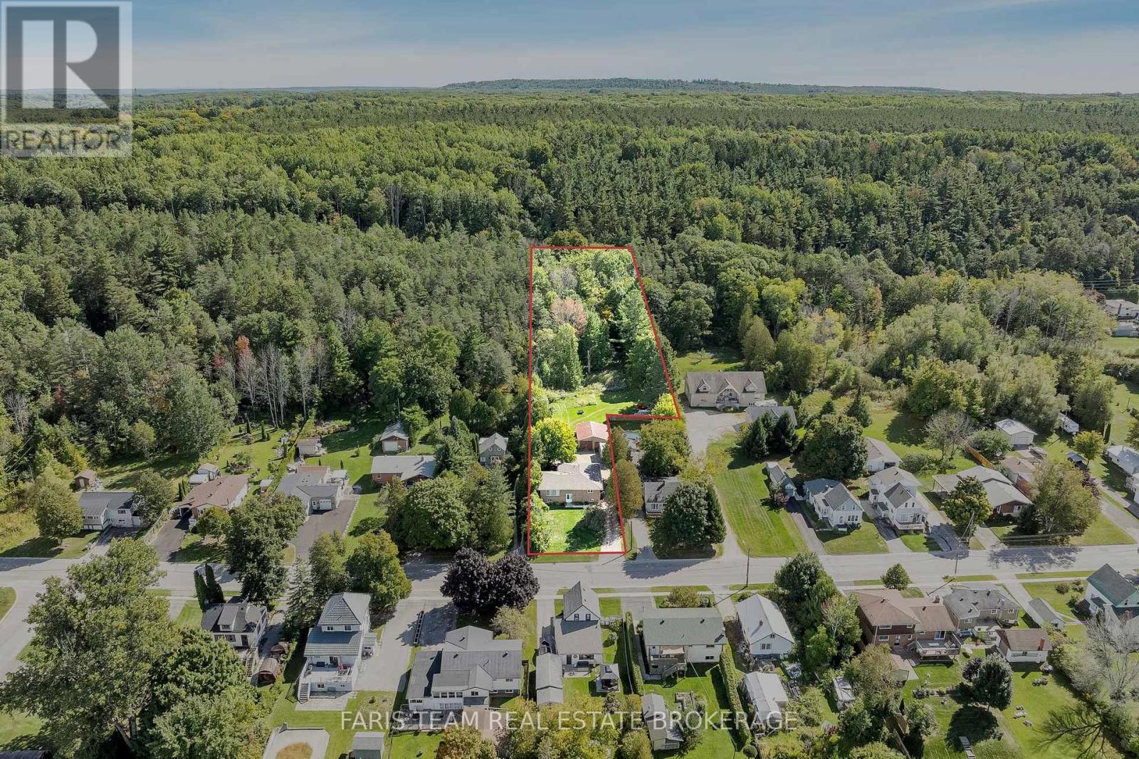 136 Poyntz Street, Penetanguishene, Ontario  L9M 1P4 - Photo 1 - S12436259