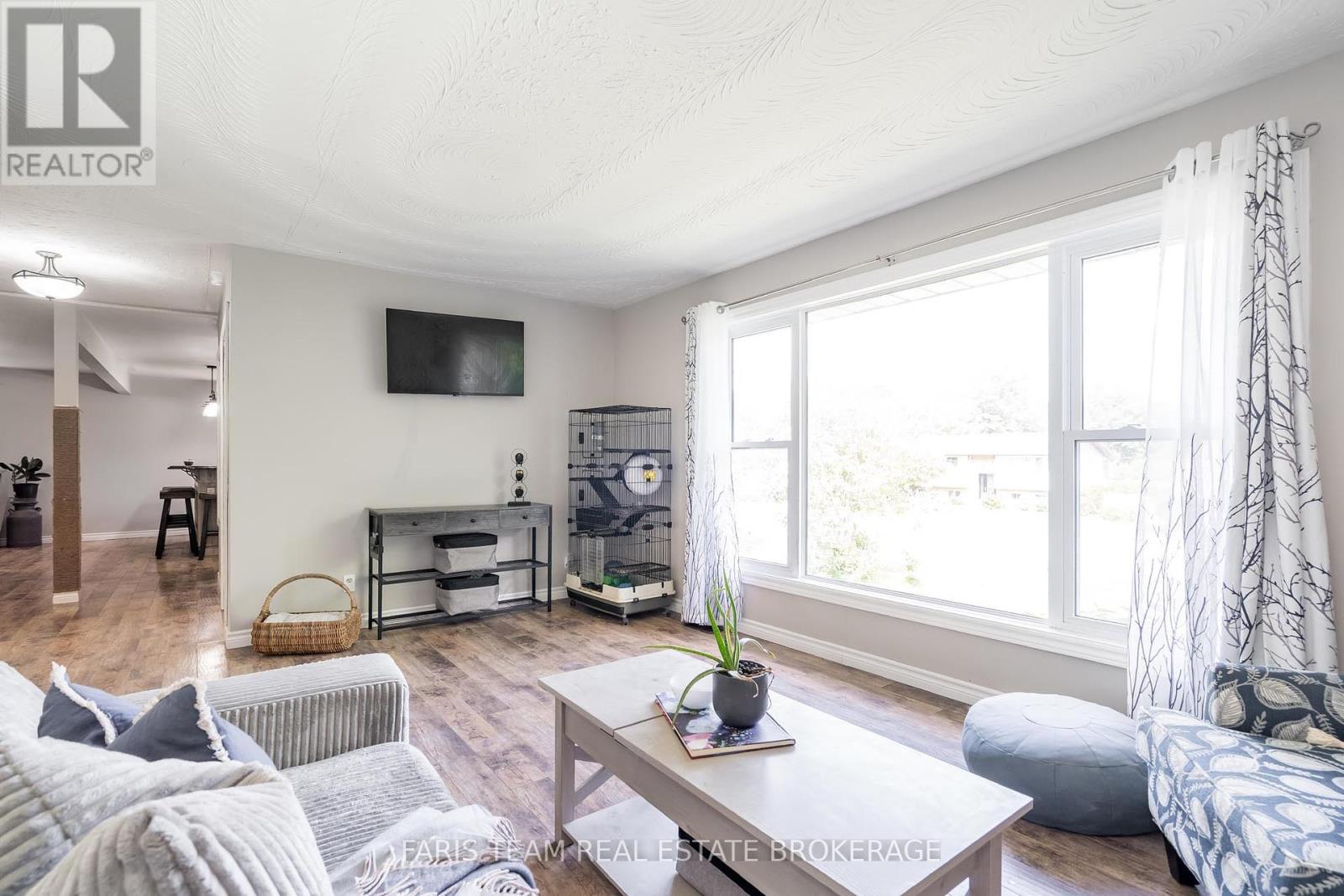 136 Poyntz Street, Penetanguishene, Ontario  L9M 1P4 - Photo 14 - S12436259
