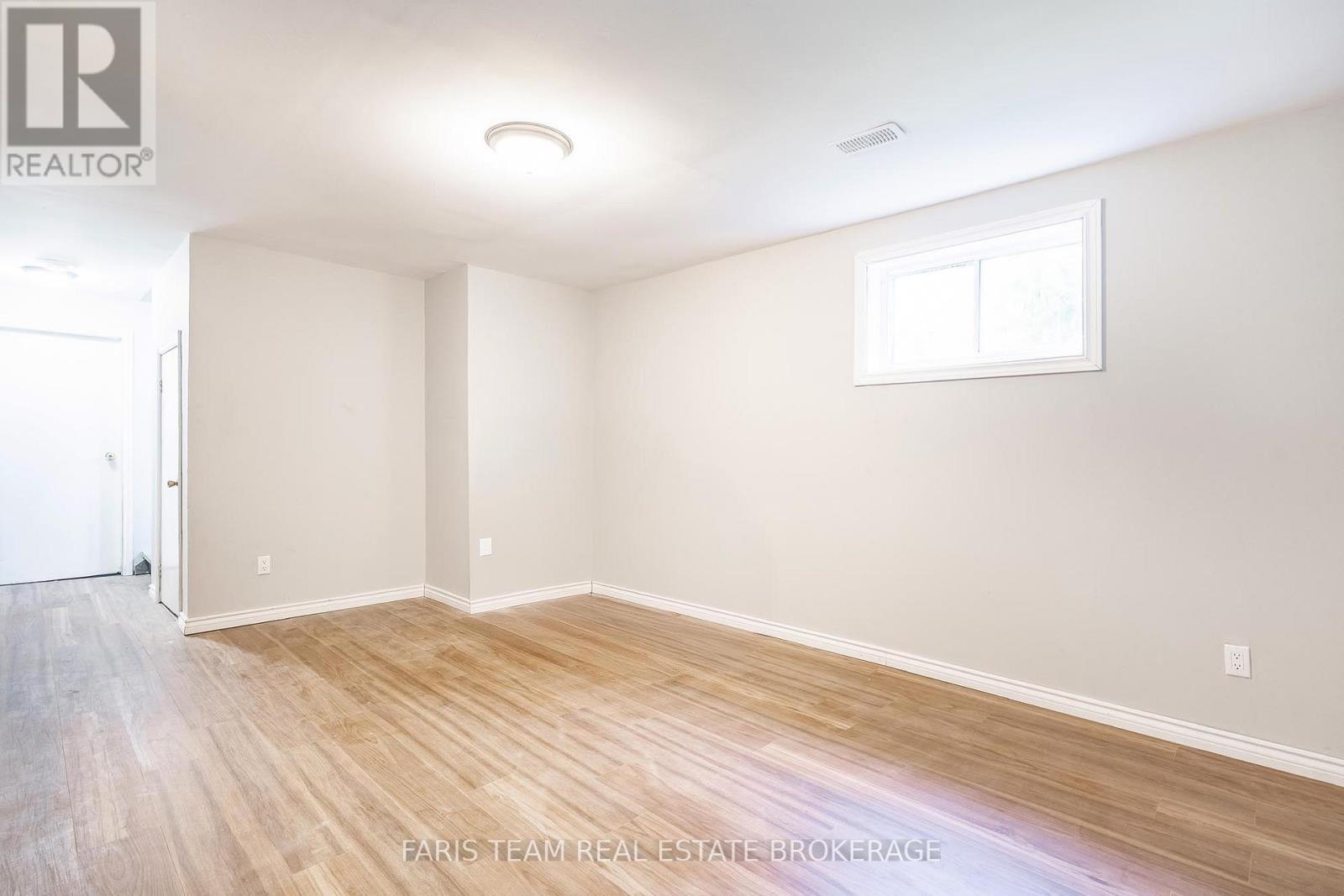 136 Poyntz Street, Penetanguishene, Ontario  L9M 1P4 - Photo 23 - S12436259