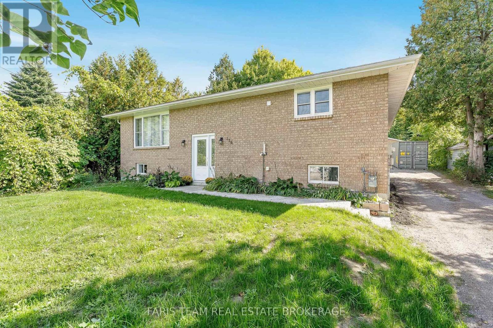 136 Poyntz Street, Penetanguishene, Ontario  L9M 1P4 - Photo 3 - S12436259