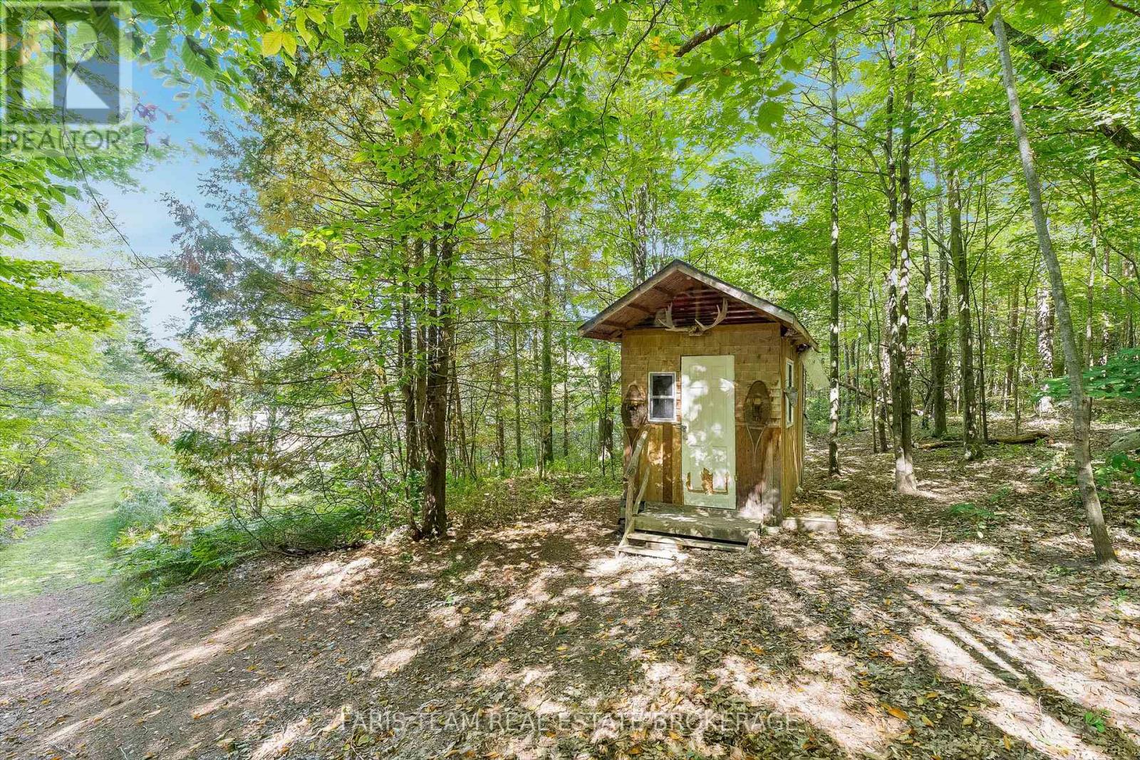 136 Poyntz Street, Penetanguishene, Ontario  L9M 1P4 - Photo 38 - S12436259