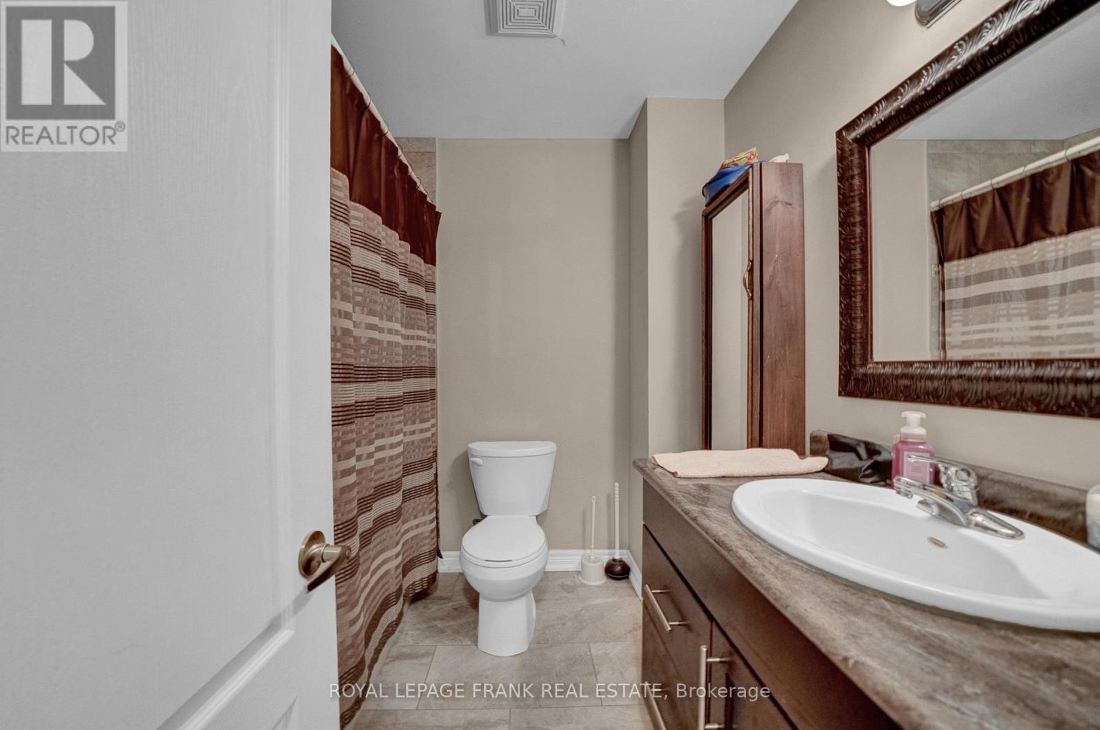 377 Linden Street, Oshawa, Ontario  L1H 6R6 - Photo 4 - E12436341