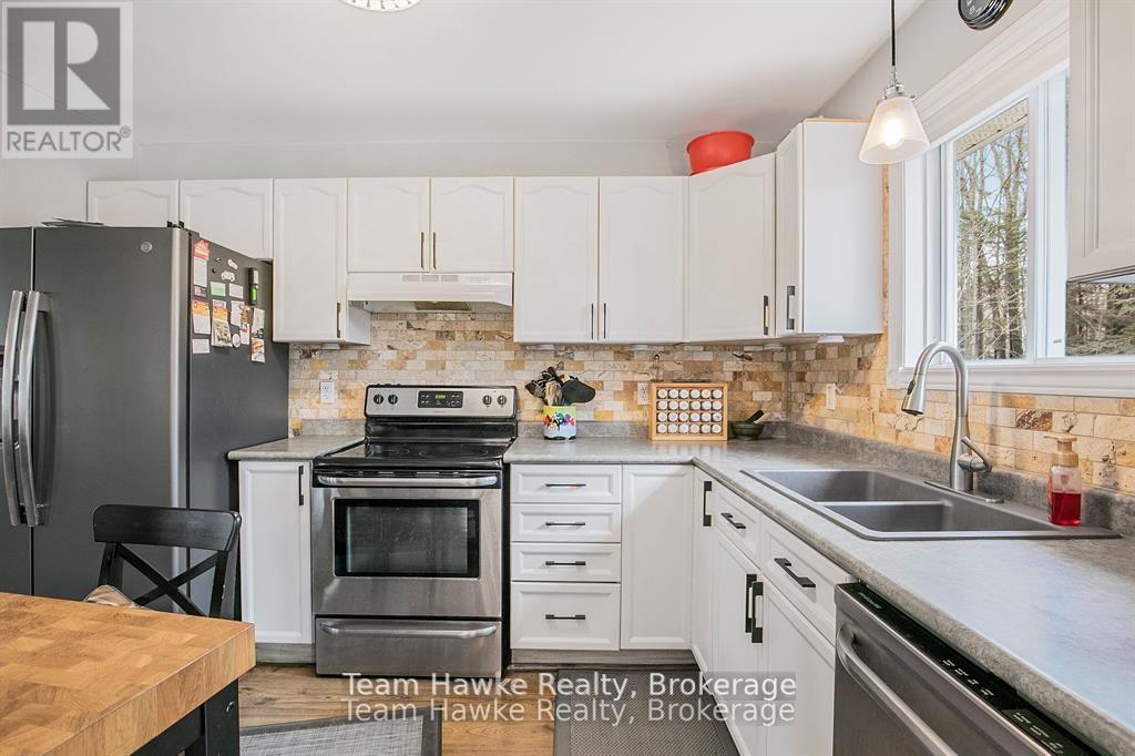 22 Laurier Boulevard, Tiny, Ontario  L9M 0J2 - Photo 10 - S12436445