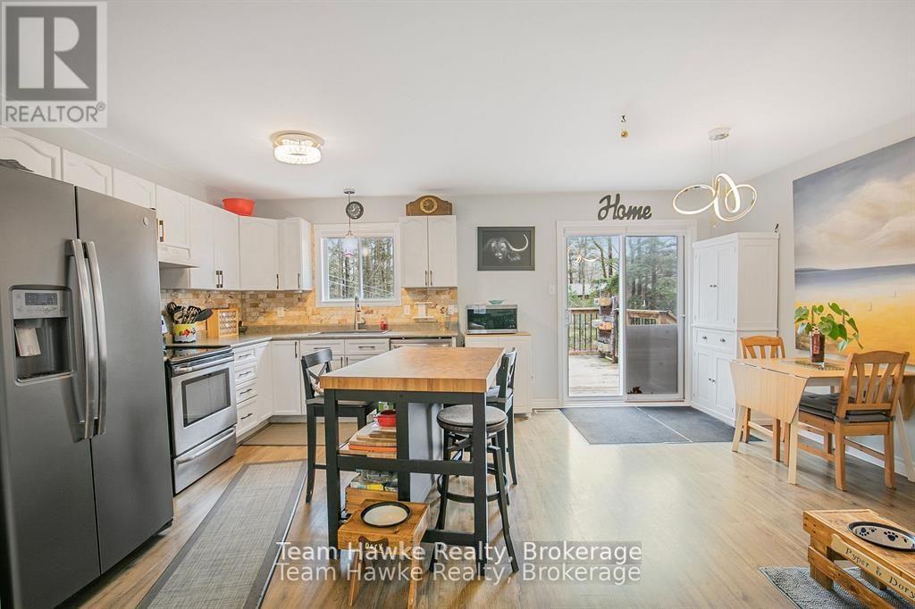 22 Laurier Boulevard, Tiny, Ontario  L9M 0J2 - Photo 8 - S12436445