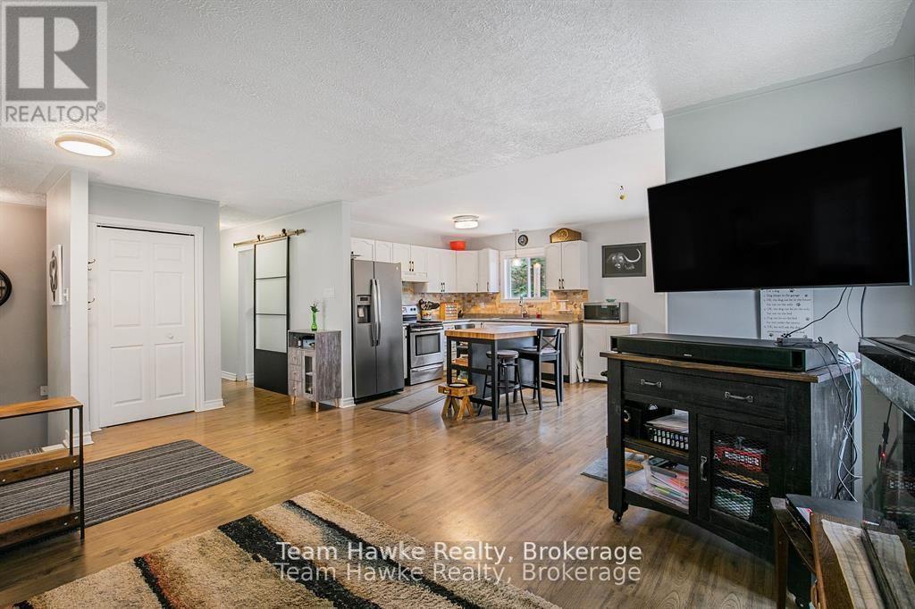 22 Laurier Boulevard, Tiny, Ontario  L9M 0J2 - Photo 7 - S12436445