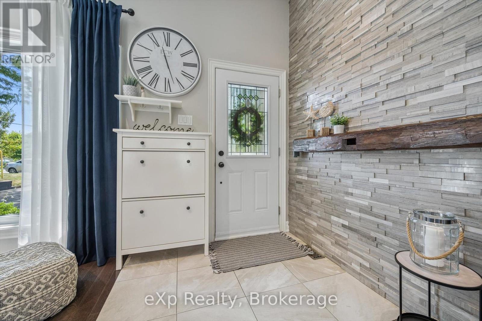 28 Alston Court, Brampton, Ontario  L6W 3B6 - Photo 6 - W12436475