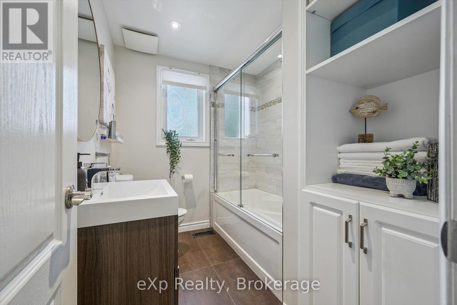 28 Alston Court, Brampton, Ontario  L6W 3B6 - Photo 22 - W12436475