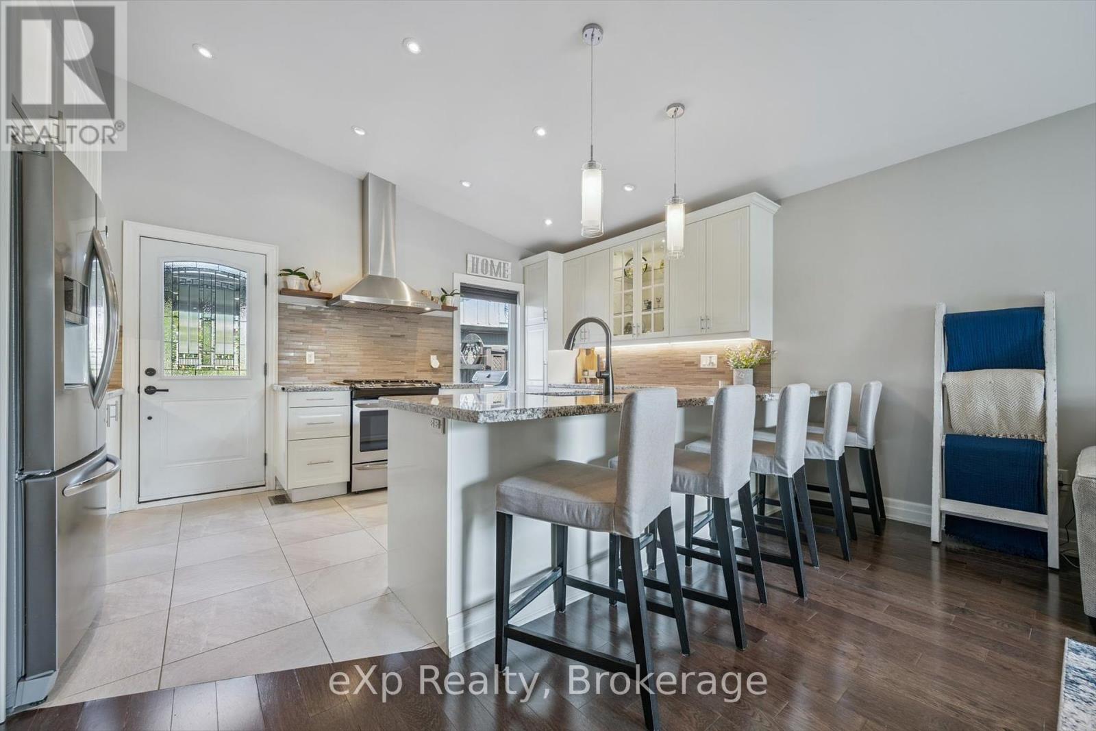 28 Alston Court, Brampton, Ontario  L6W 3B6 - Photo 10 - W12436475