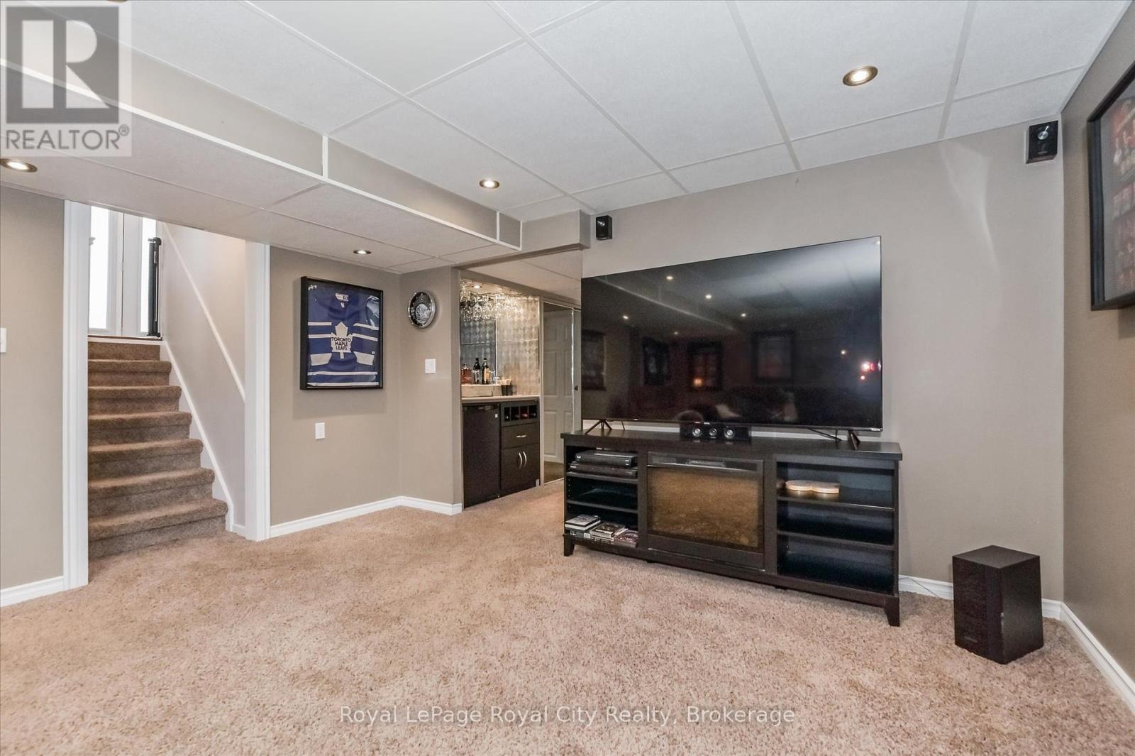 15 Wellington Drive, Centre Wellington, Ontario  N0B 1J0 - Photo 28 - X12436460
