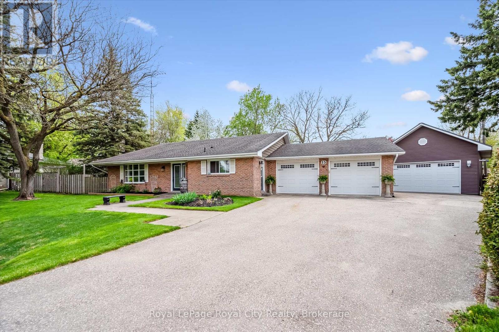 15 WELLINGTON DRIVE, Centre Wellington, Ontario
