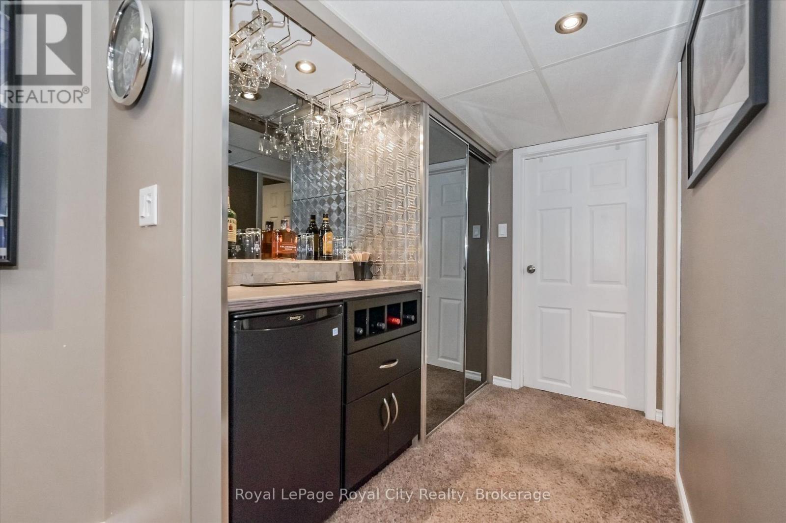 15 Wellington Drive, Centre Wellington, Ontario  N0B 1J0 - Photo 29 - X12436460