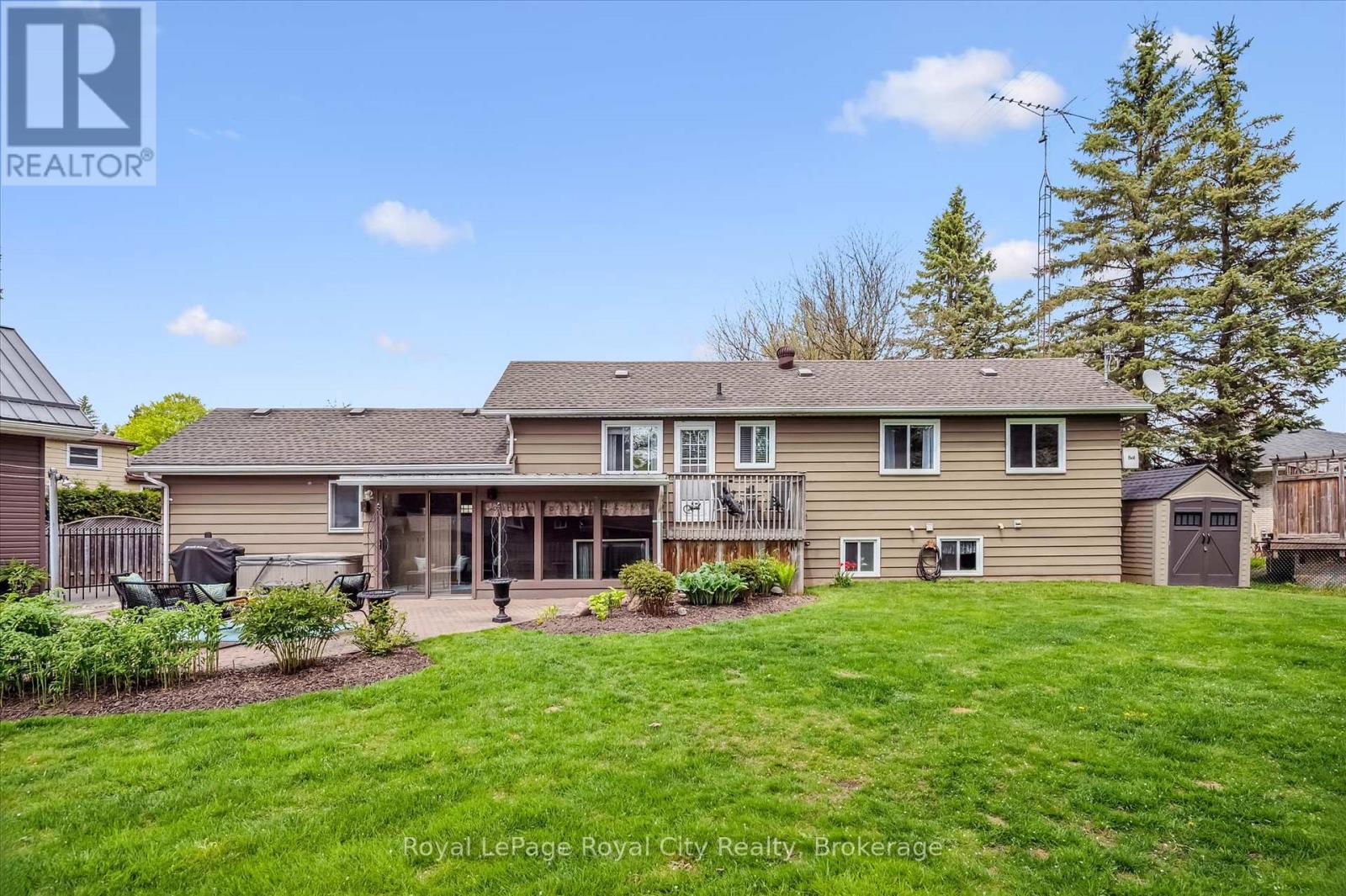 15 Wellington Drive, Centre Wellington, Ontario  N0B 1J0 - Photo 37 - X12436460