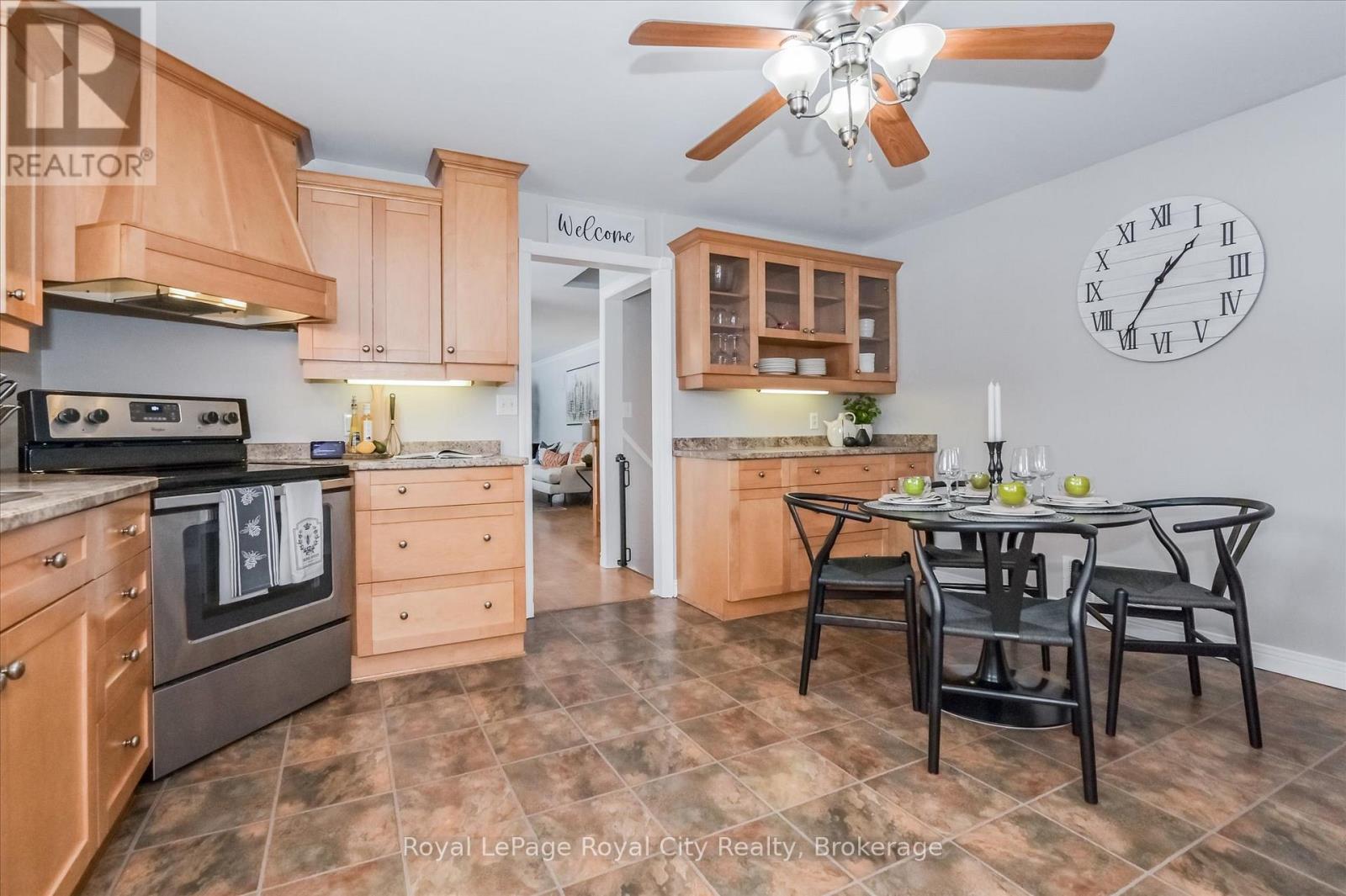 15 Wellington Drive, Centre Wellington, Ontario  N0B 1J0 - Photo 14 - X12436460