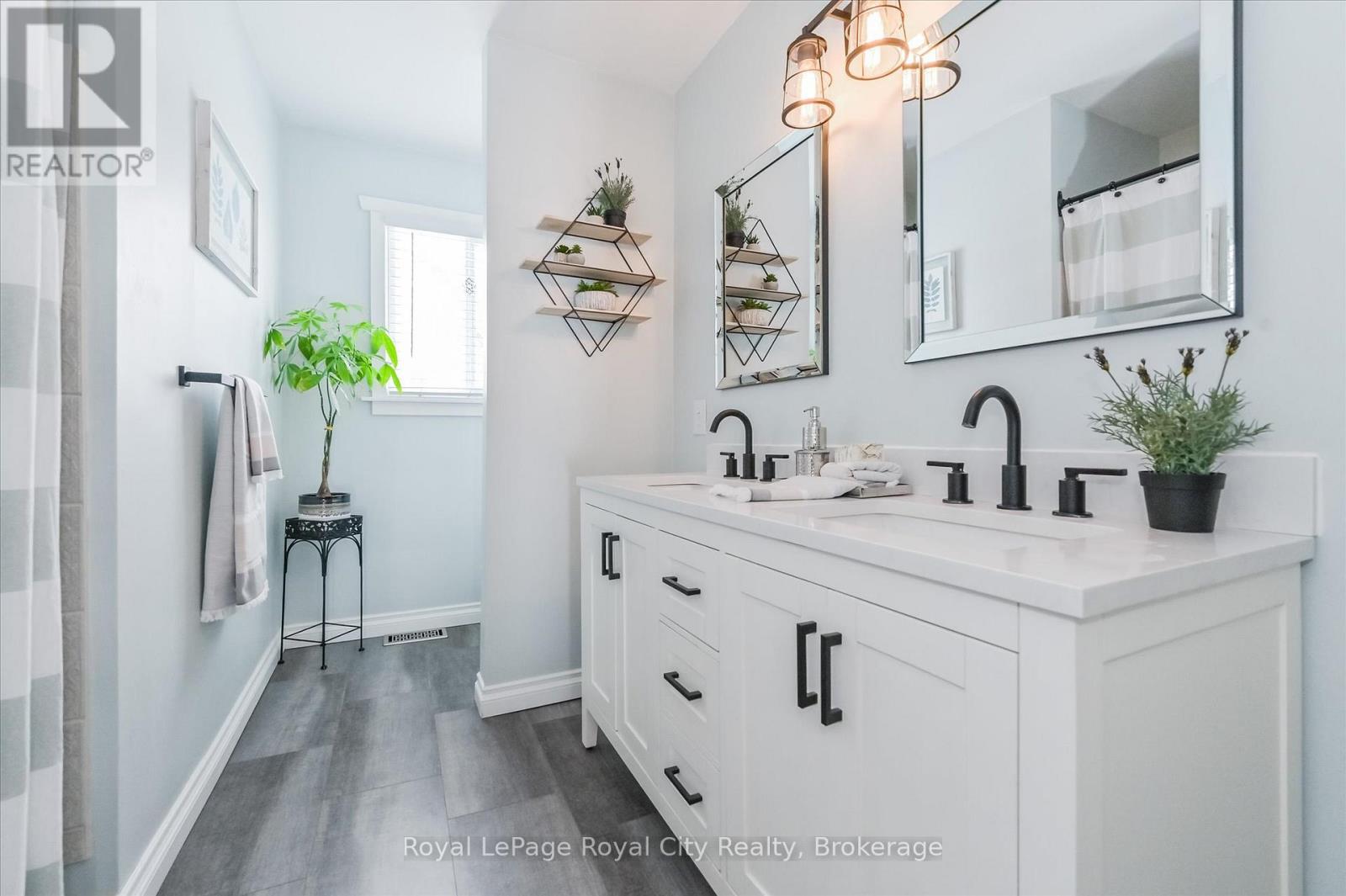 15 Wellington Drive, Centre Wellington, Ontario  N0B 1J0 - Photo 21 - X12436460