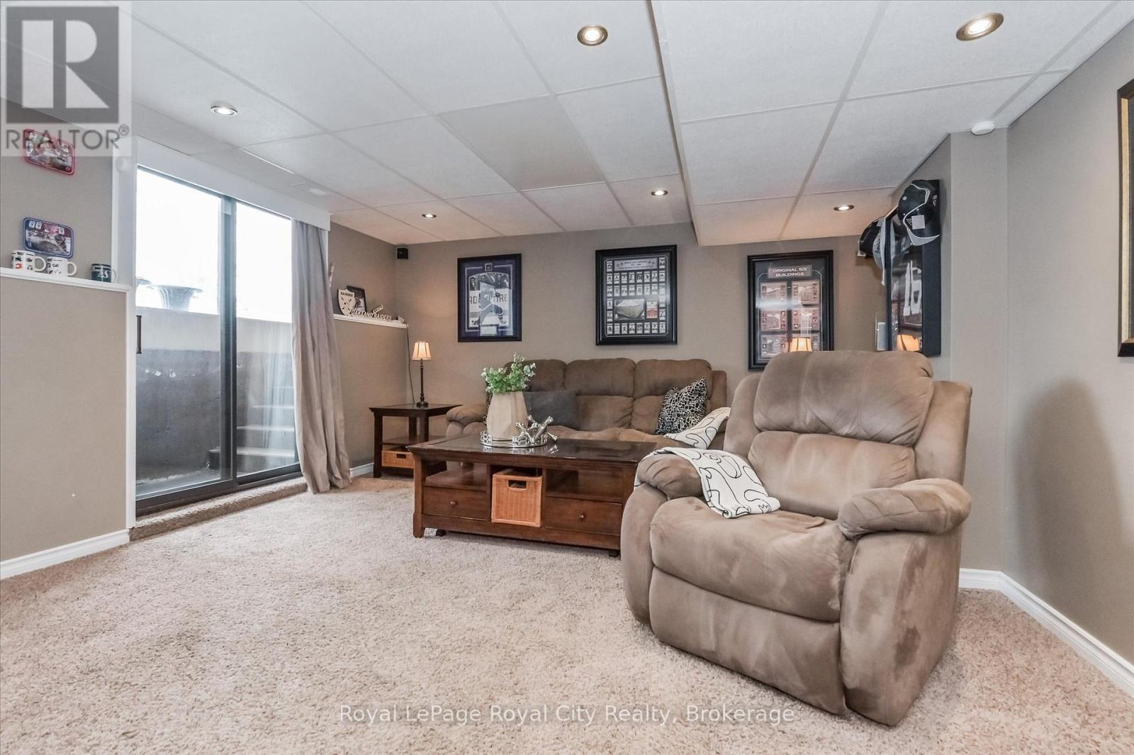 15 Wellington Drive, Centre Wellington, Ontario  N0B 1J0 - Photo 26 - X12436460