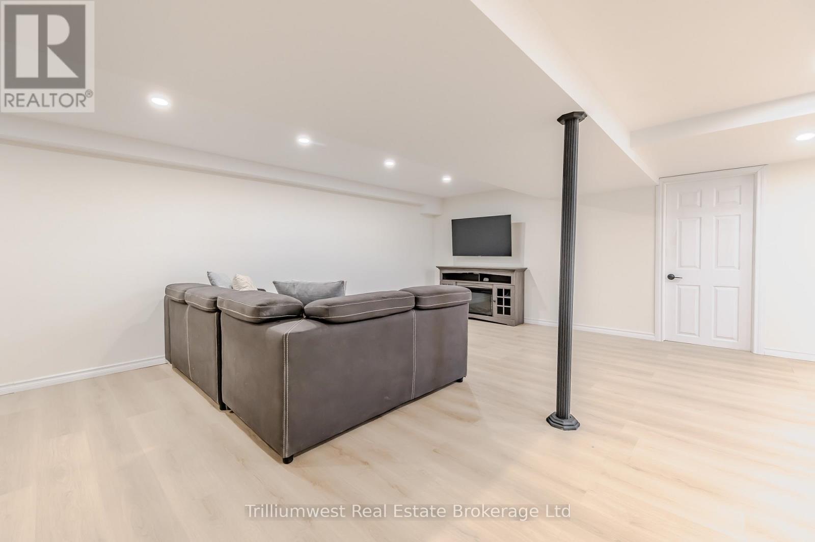 21 Emma Street, Blandford-Blenheim, Ontario  N0J 1V0 - Photo 46 - X12436485