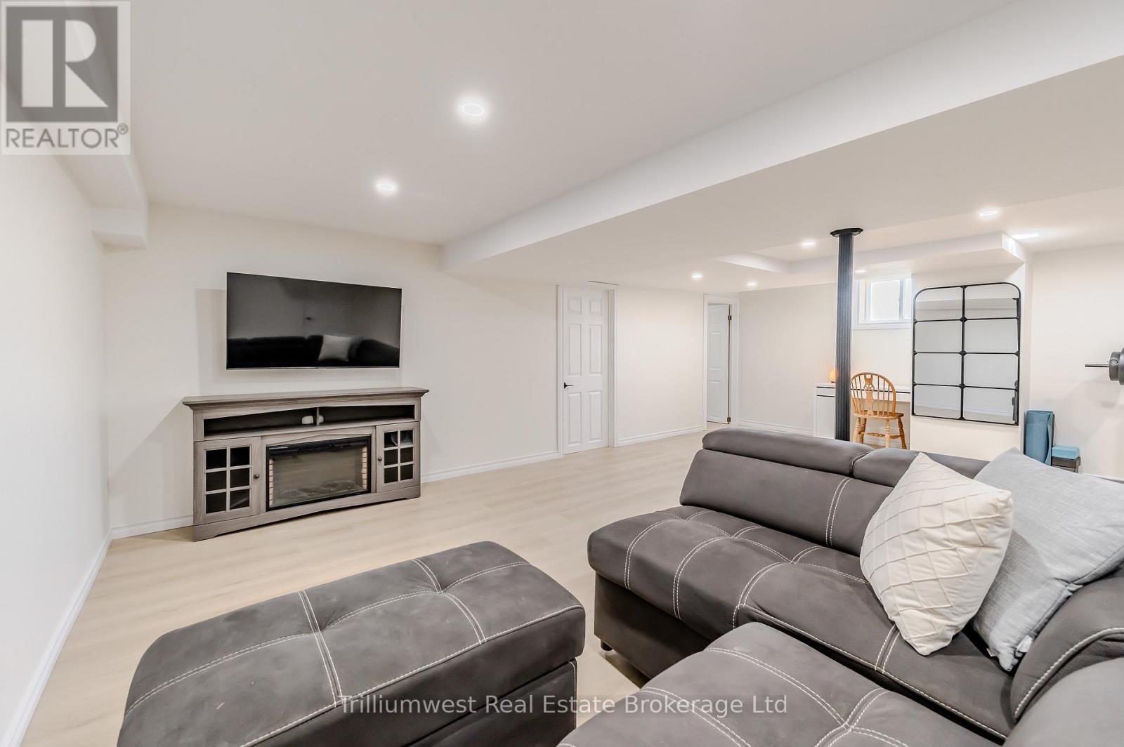 21 Emma Street, Blandford-Blenheim, Ontario  N0J 1V0 - Photo 47 - X12436485