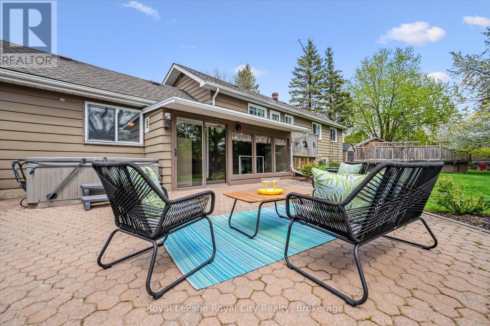 15 Wellington Drive, Centre Wellington, Ontario  N0B 1J0 - Photo 36 - X12436460