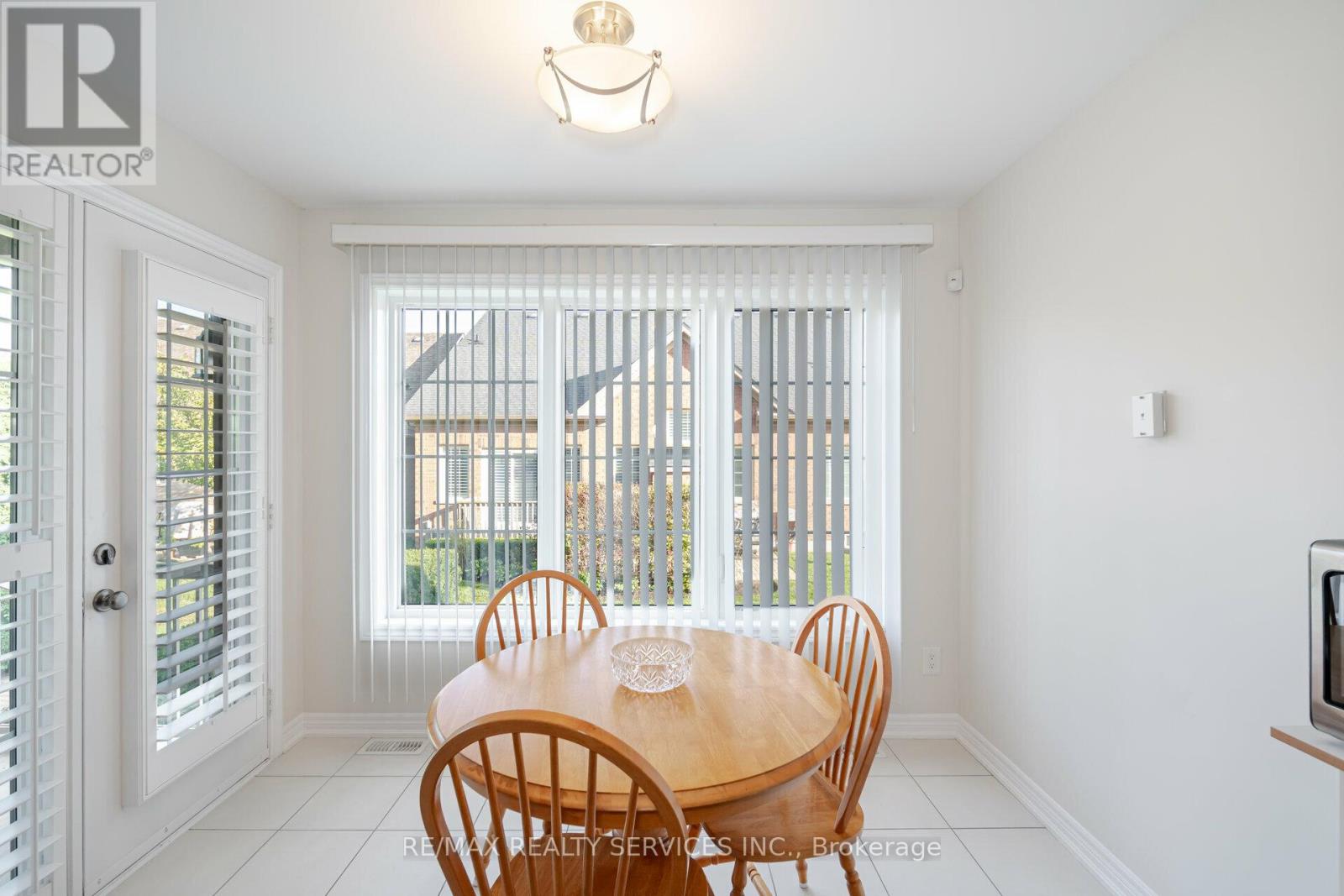 17 Lacorra Way, Brampton, Ontario  L6R 3P2 - Photo 7 - W12436207