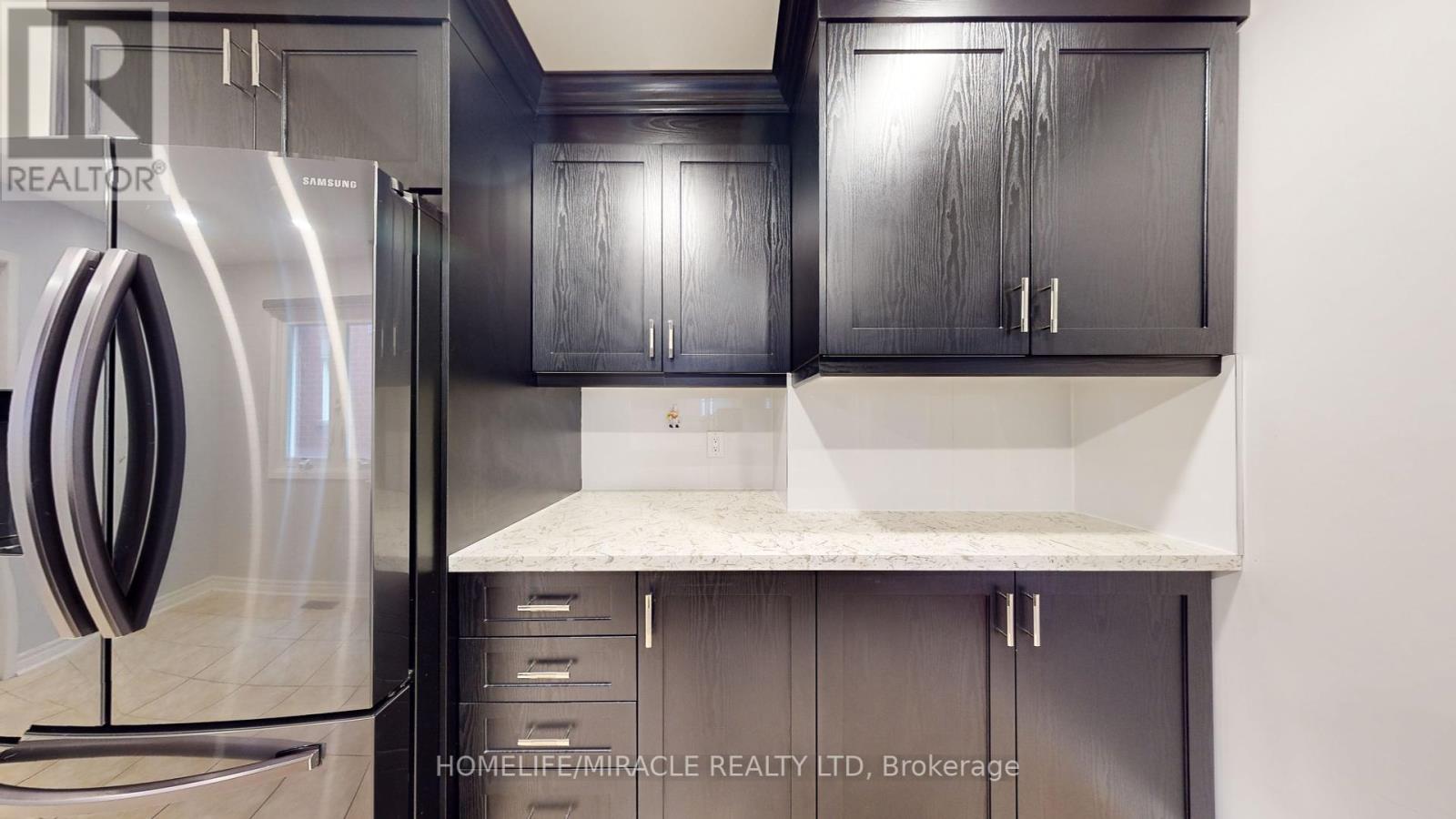 36 Mannel Crescent, Brampton, Ontario  L6Y 5E2 - Photo 13 - W12436223