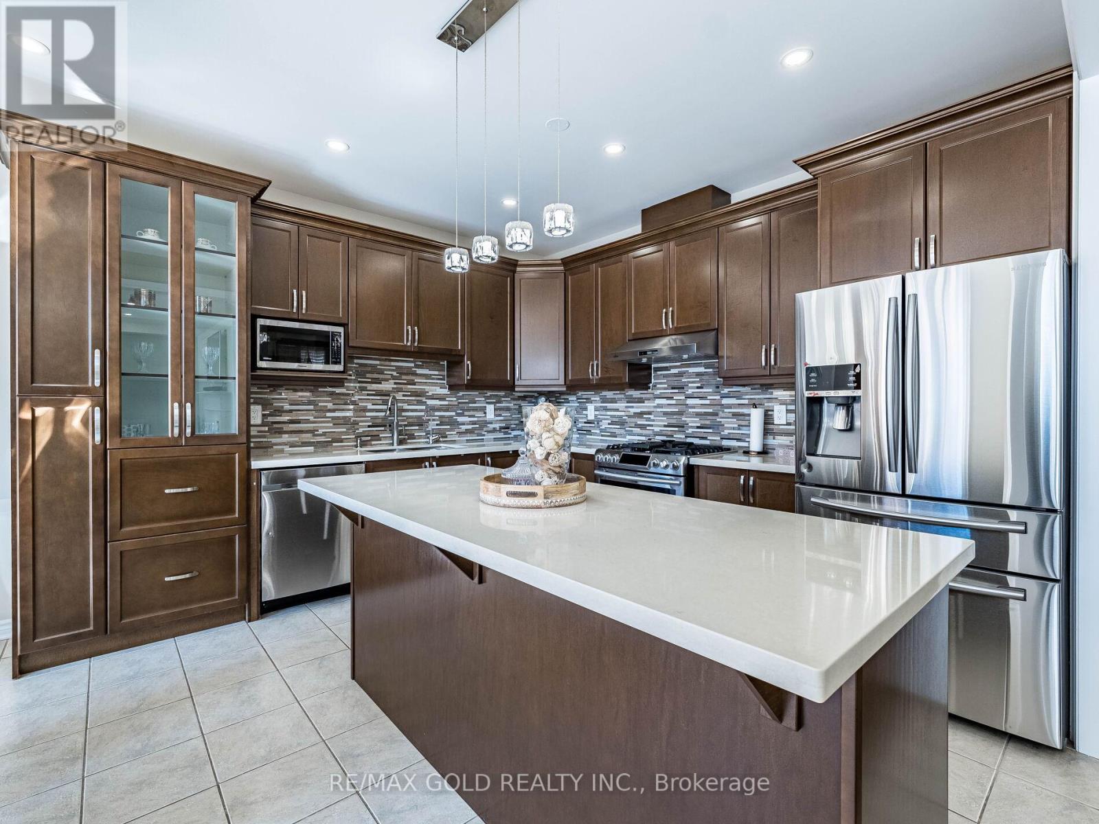 140 Thornbush Boulevard, Brampton, Ontario  L7A 4P6 - Photo 10 - W12436249