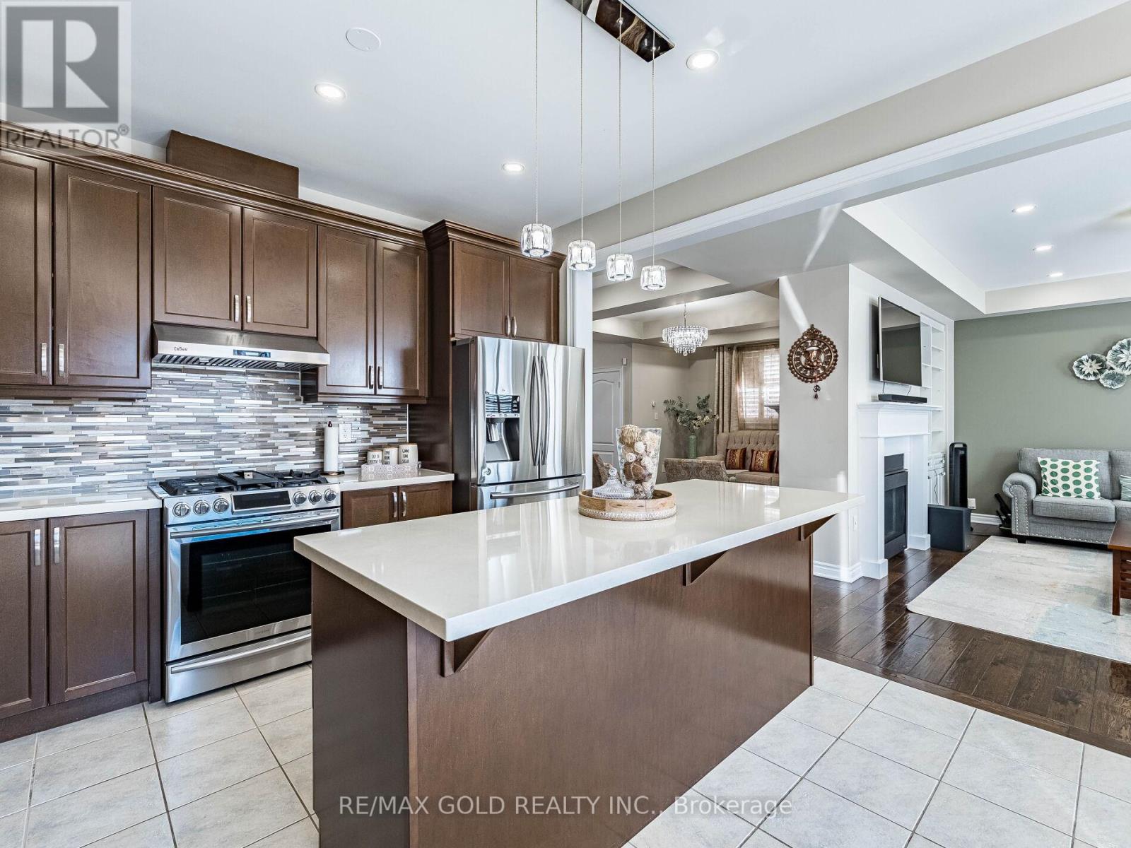 140 Thornbush Boulevard, Brampton, Ontario  L7A 4P6 - Photo 11 - W12436249