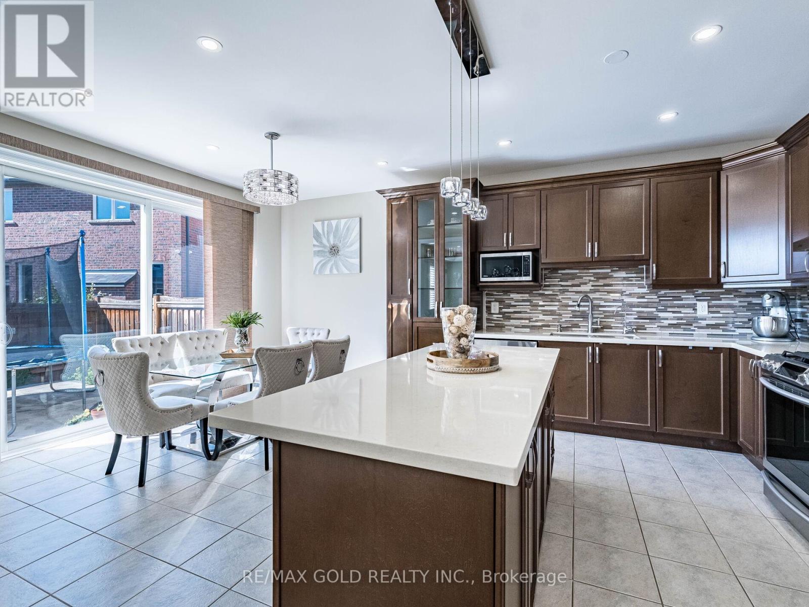 140 Thornbush Boulevard, Brampton, Ontario  L7A 4P6 - Photo 16 - W12436249